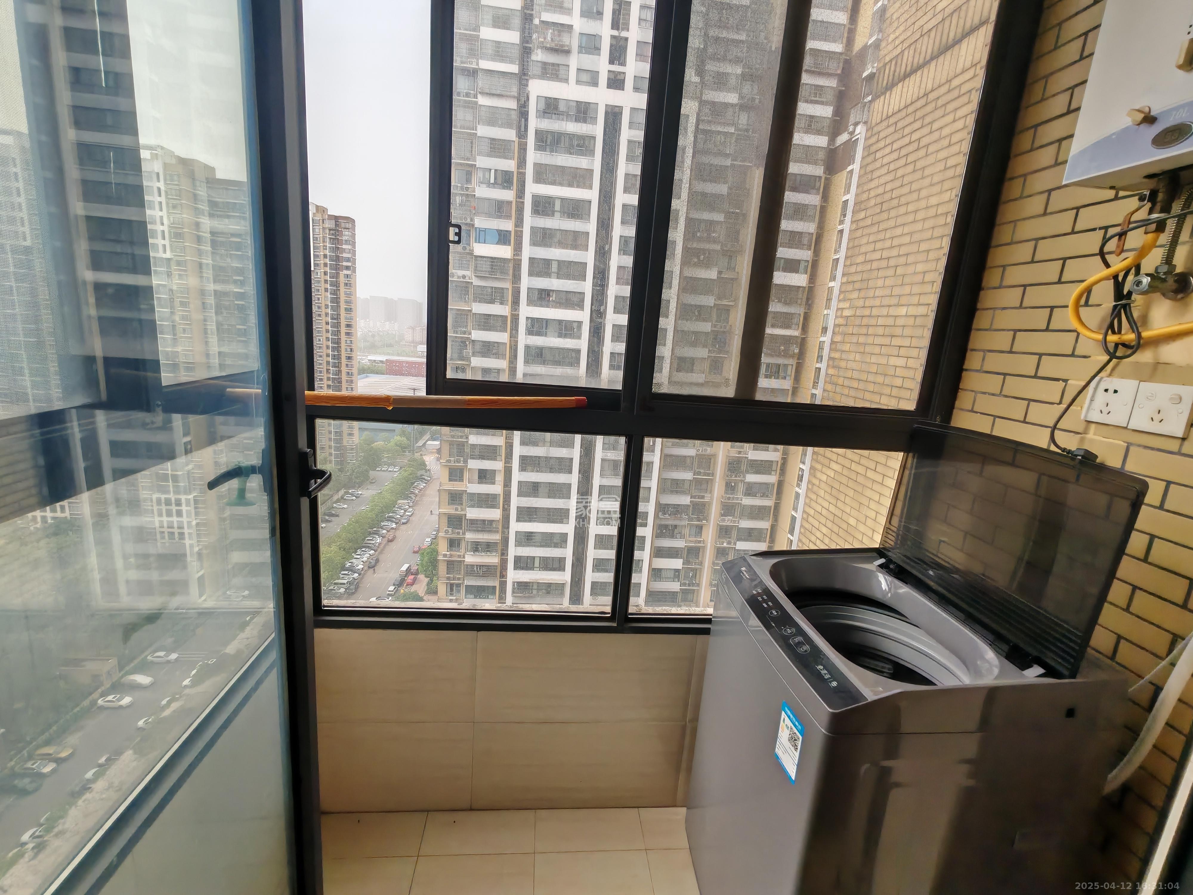 中国铁建国际城二期  3室2厅1卫    1800.0元/月 中国铁建国际城二期  3室2厅1卫    1800.0元/月室内图