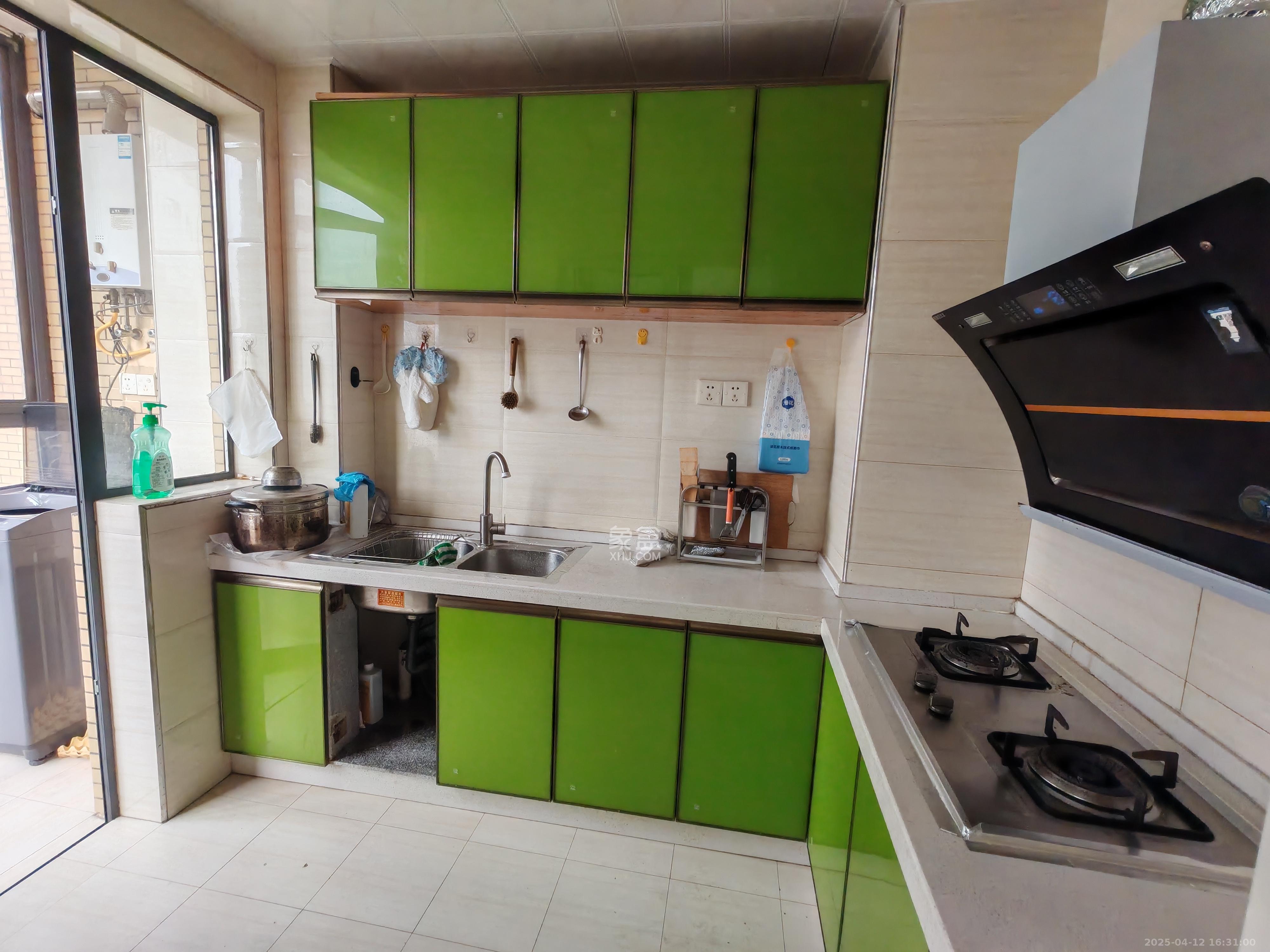 中国铁建国际城二期  3室2厅1卫    1800.0元/月 中国铁建国际城二期  3室2厅1卫    1800.0元/月室内图