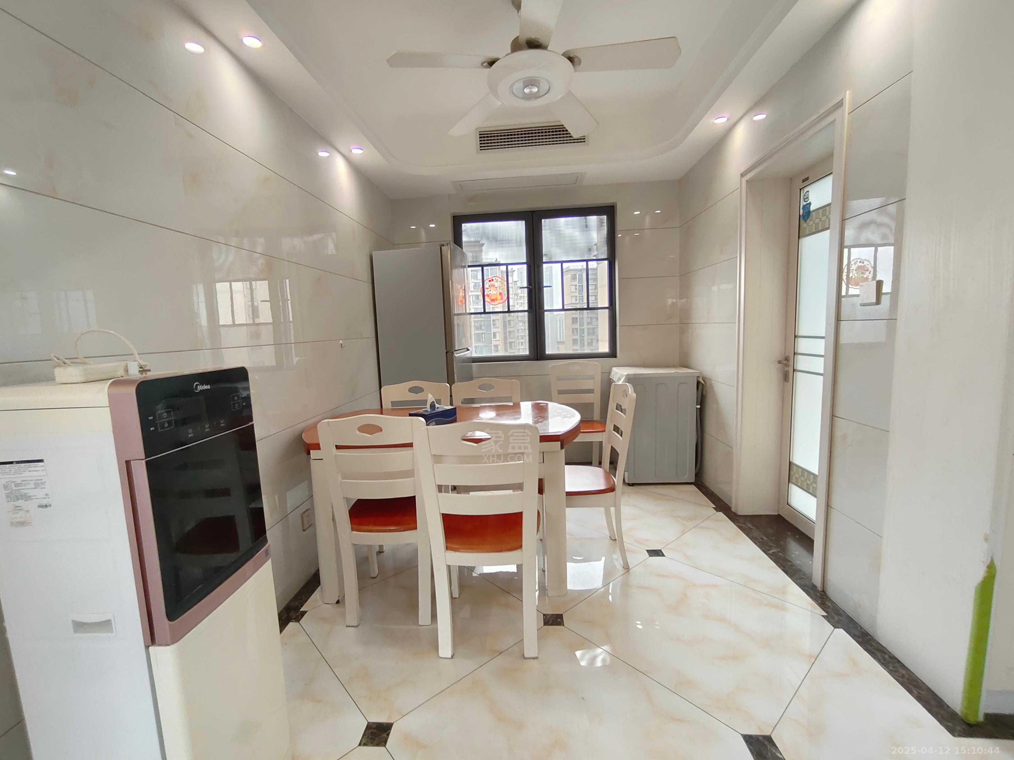 中建御山和苑 4室2厅2卫 2650.0元/月 中建御山和苑 4室2厅2卫 2650.0元/月室内图