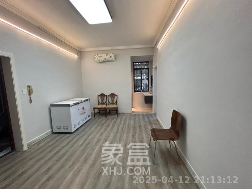红龙庙小区  3室1厅1卫    2400.0元/月室内图1