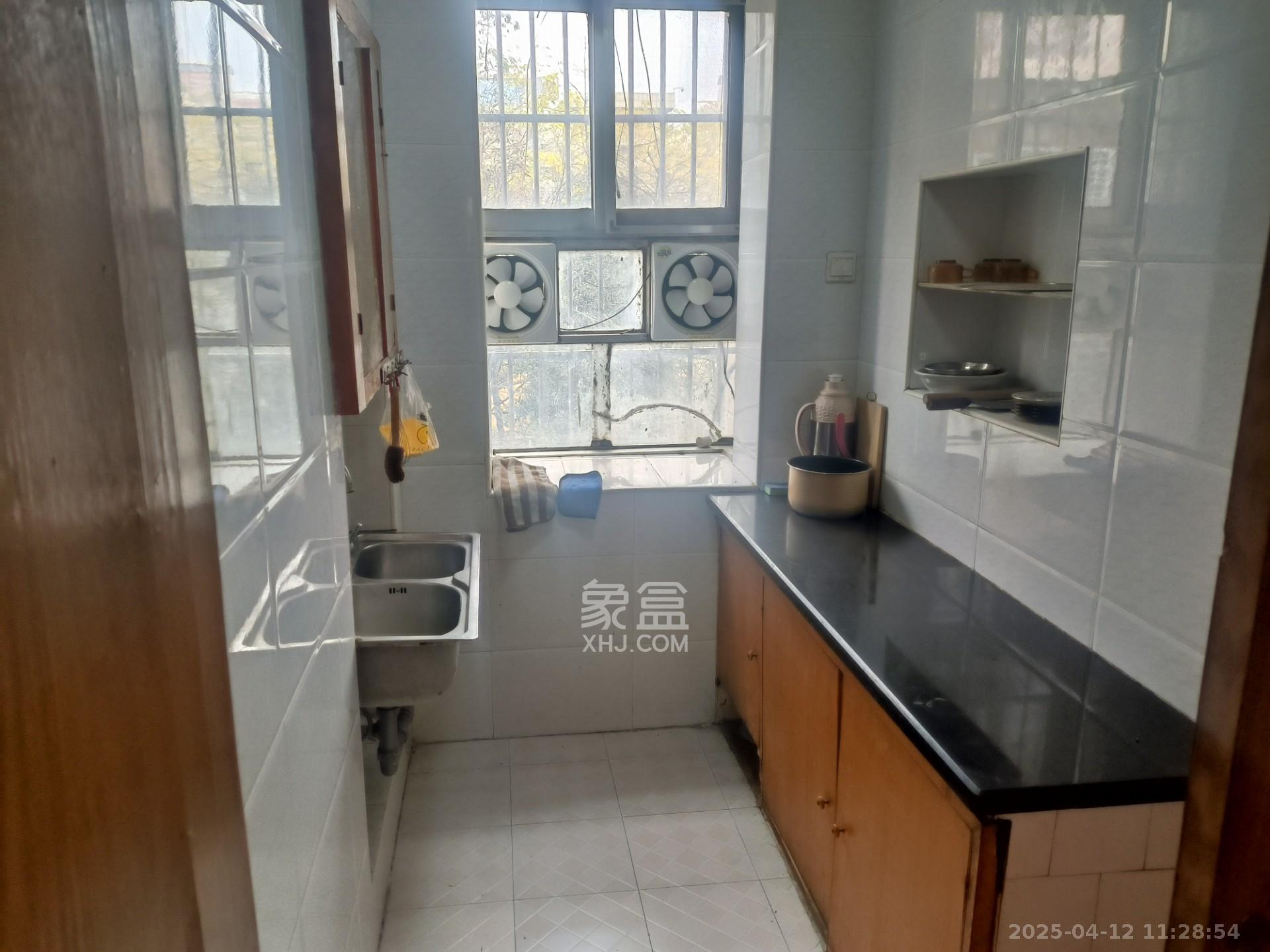 长岭包装宿舍  3室2厅1卫    2600.0元/月 长岭包装宿舍  3室2厅1卫    2600.0元/月室内图