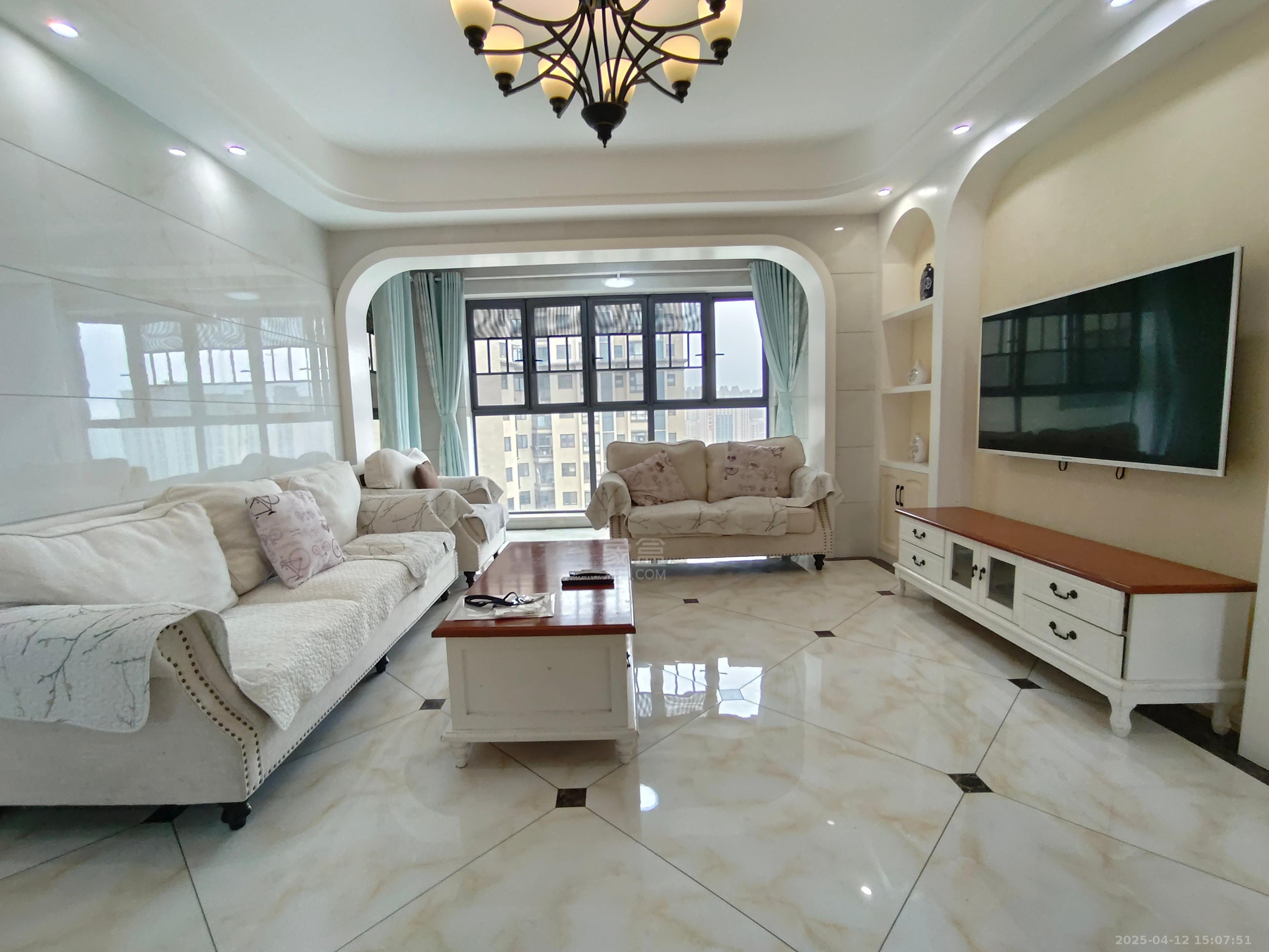 中建御山和苑 4室2厅2卫 2650.0元/月 中建御山和苑 4室2厅2卫 2650.0元/月室内图