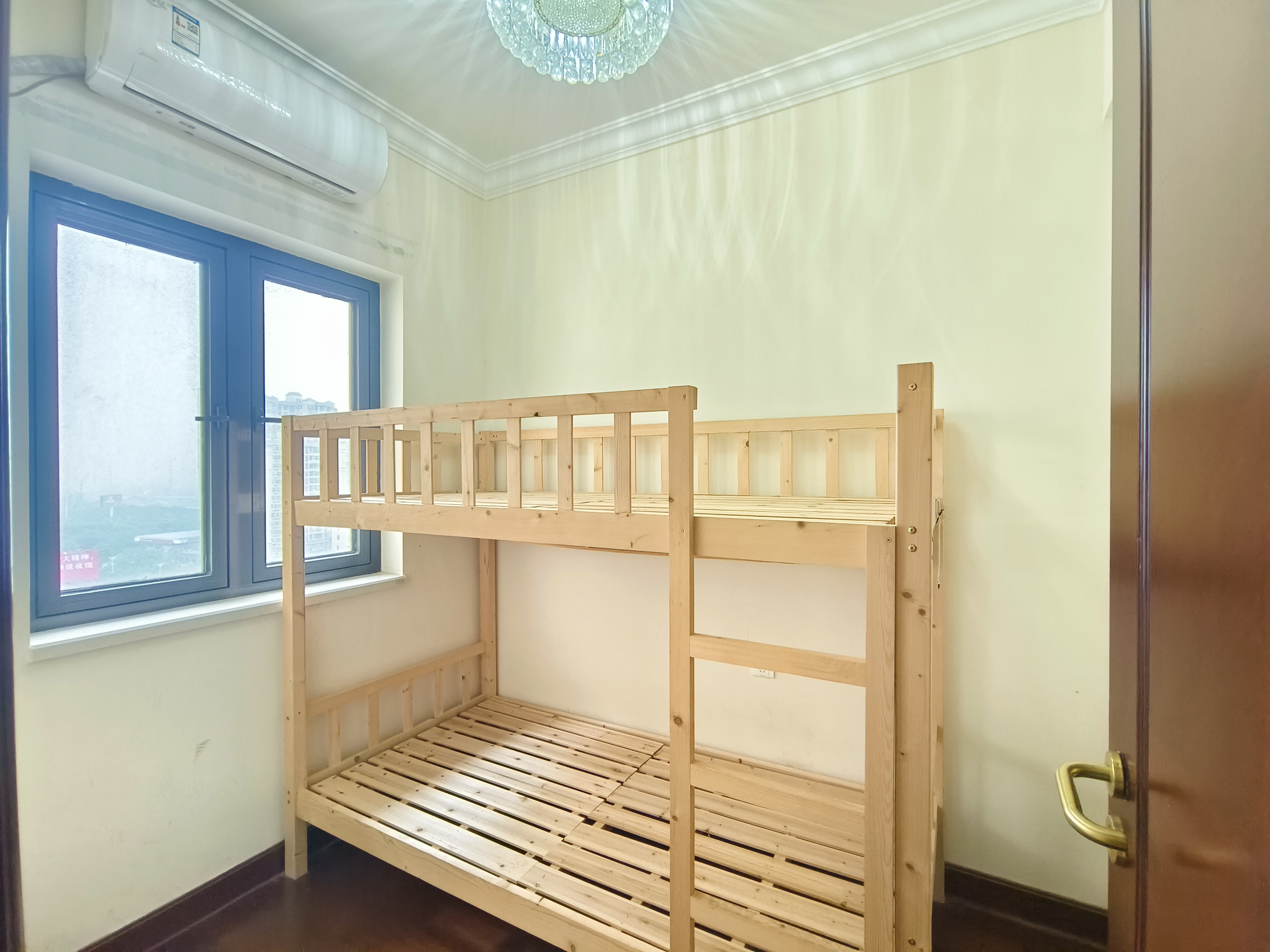 恒大华府  3室2厅1卫   1500.00元/月室内图