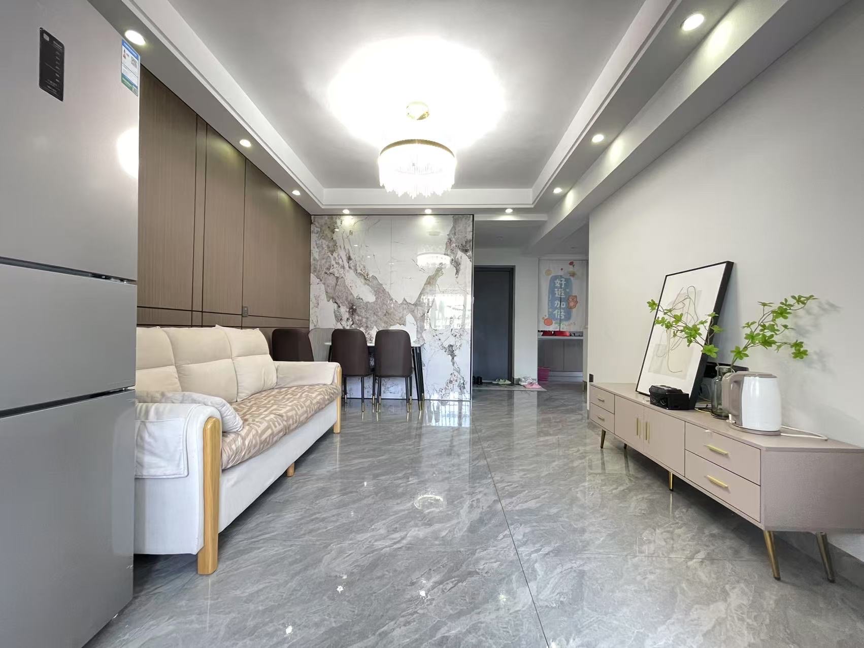 芳草园 2室2厅1卫 72.0万 芳草园 2室2厅1卫 72.0万客厅