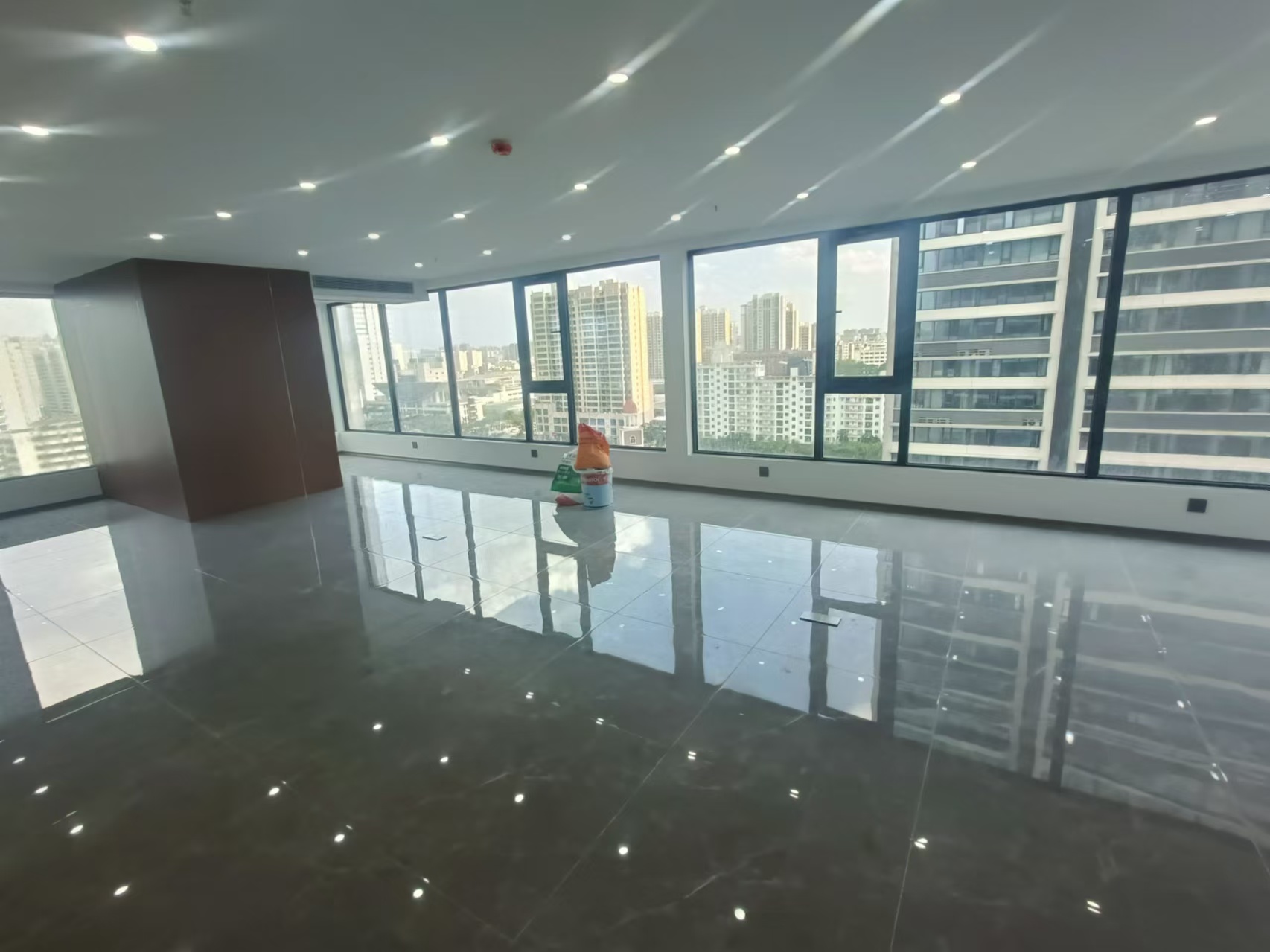 绿地领海广场 1室1厅1卫 11000.0元/月 绿地领海广场 1室1厅1卫 11000.0元/月室内图