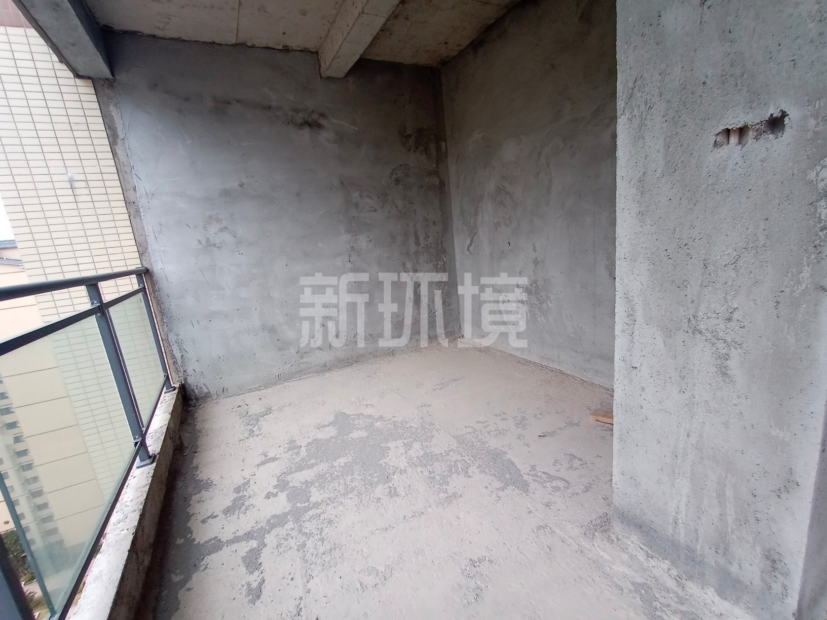 阳光水岸  5室2厅2卫   110.00万客厅