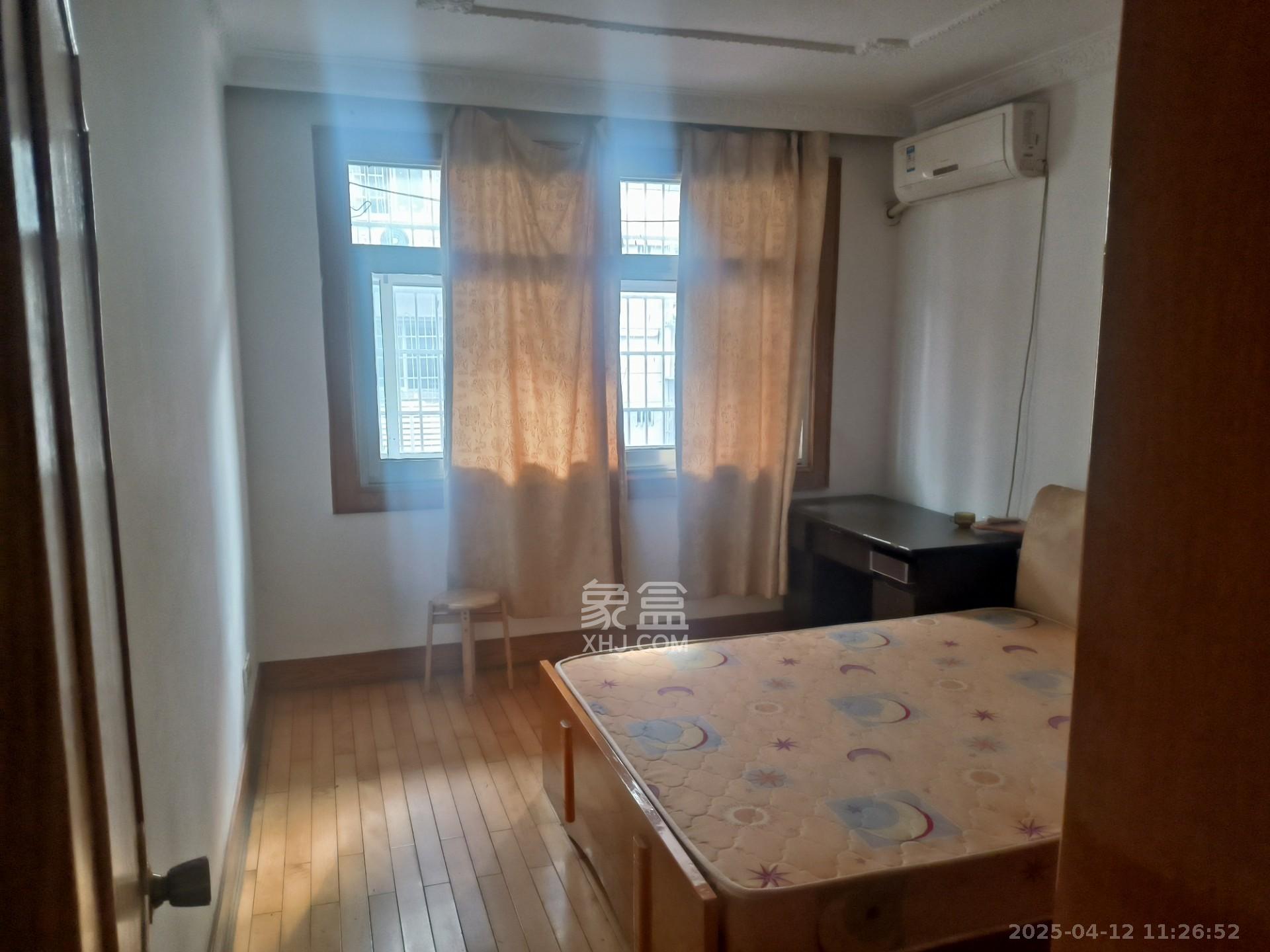 长岭包装宿舍  3室2厅1卫    2600.0元/月 长岭包装宿舍  3室2厅1卫    2600.0元/月室内图