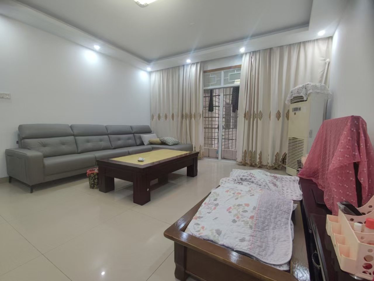 梓怡华盛家园 3室2厅1卫 1500.0元/月 梓怡华盛家园 3室2厅1卫 1500.0元/月室内图