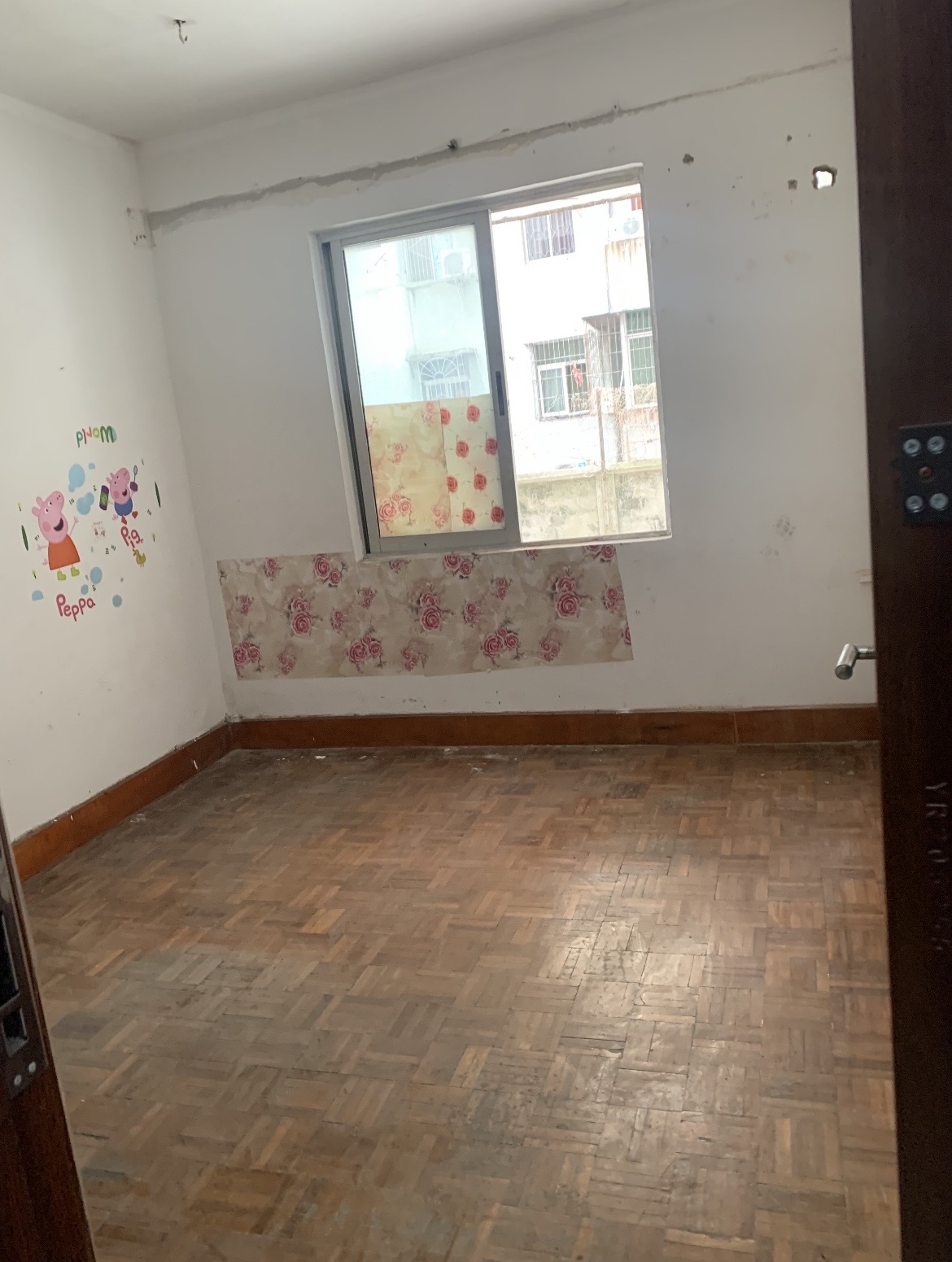 金海大院  2室2厅1卫    68.0万 金海大院  2室2厅1卫    68.0万客厅