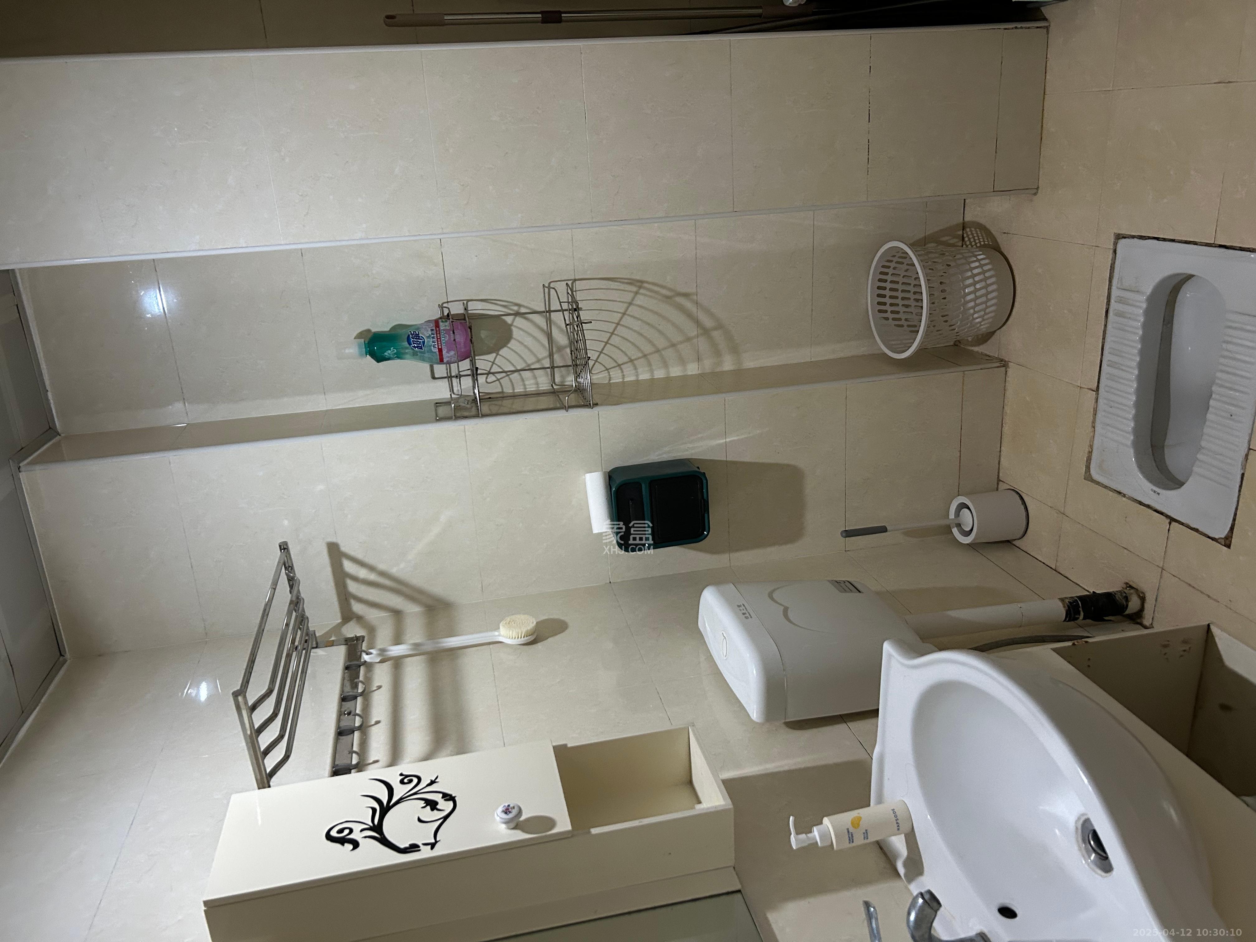 亚商国际  1室1厅1卫   1400.00元/月