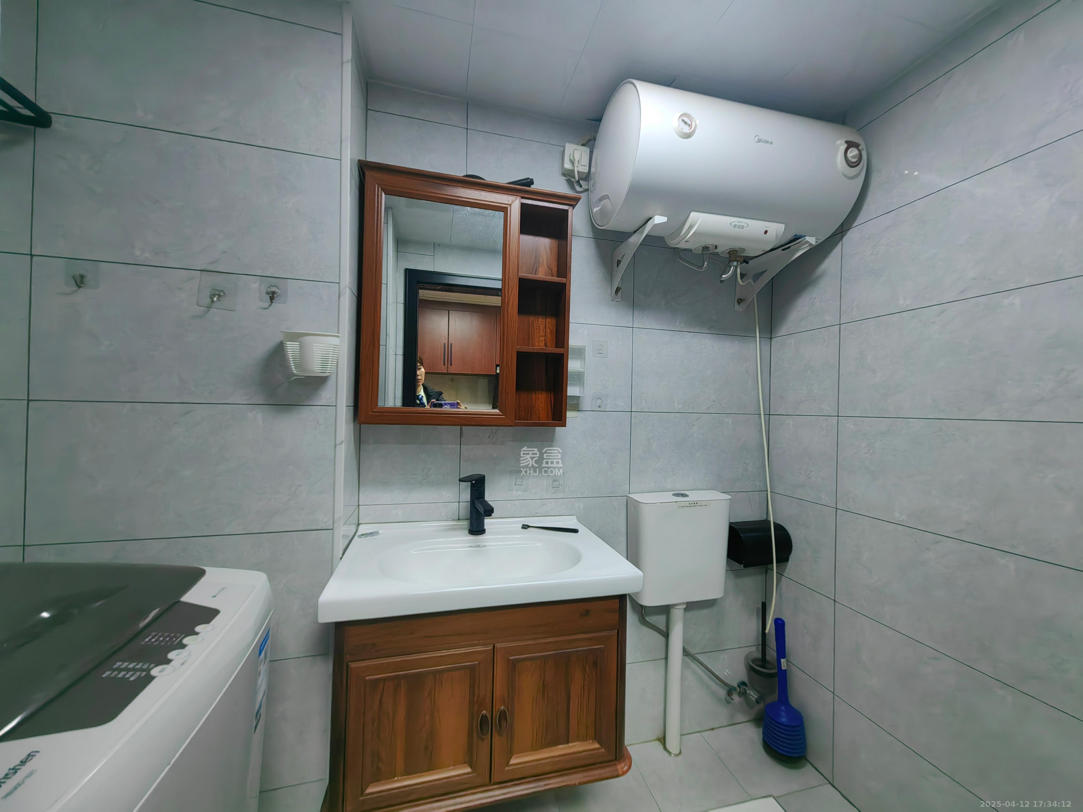 芙蓉万国城MOMA（卓越汇富苑）  1室1厅1卫    1300.0元/月室内图