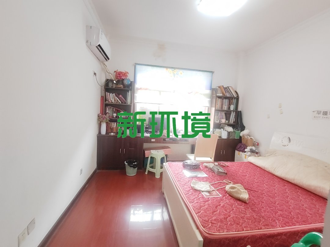 市委四号院  3室2厅2卫   59.80万客厅