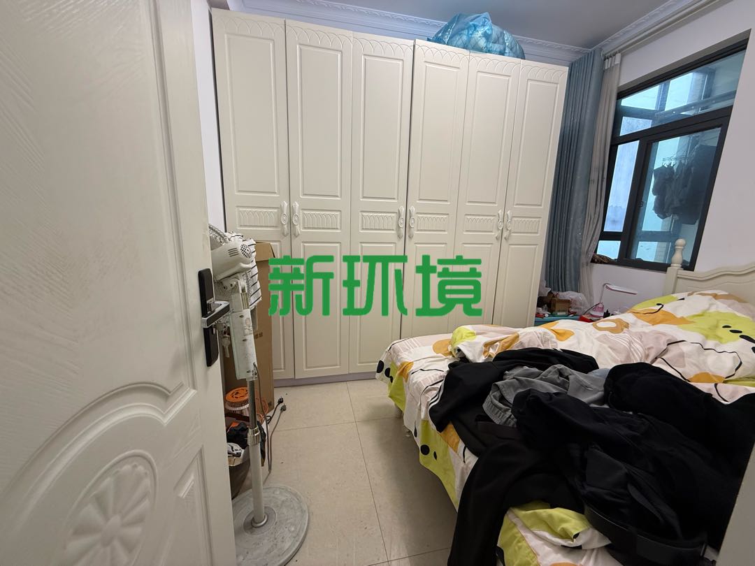 丽景天下一期  3室2厅1卫   56.80万客厅