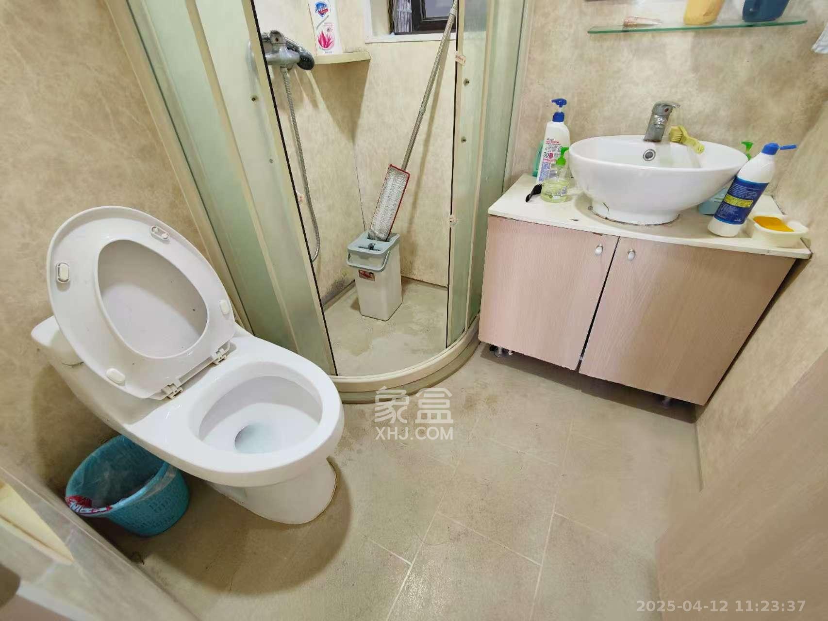 盛世美居荷园  3室2厅2卫    3300.0元/月