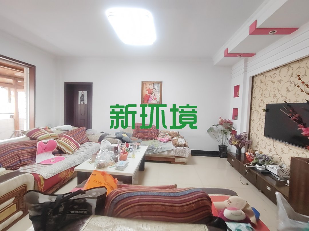 市委四号院  3室2厅2卫   59.80万客厅