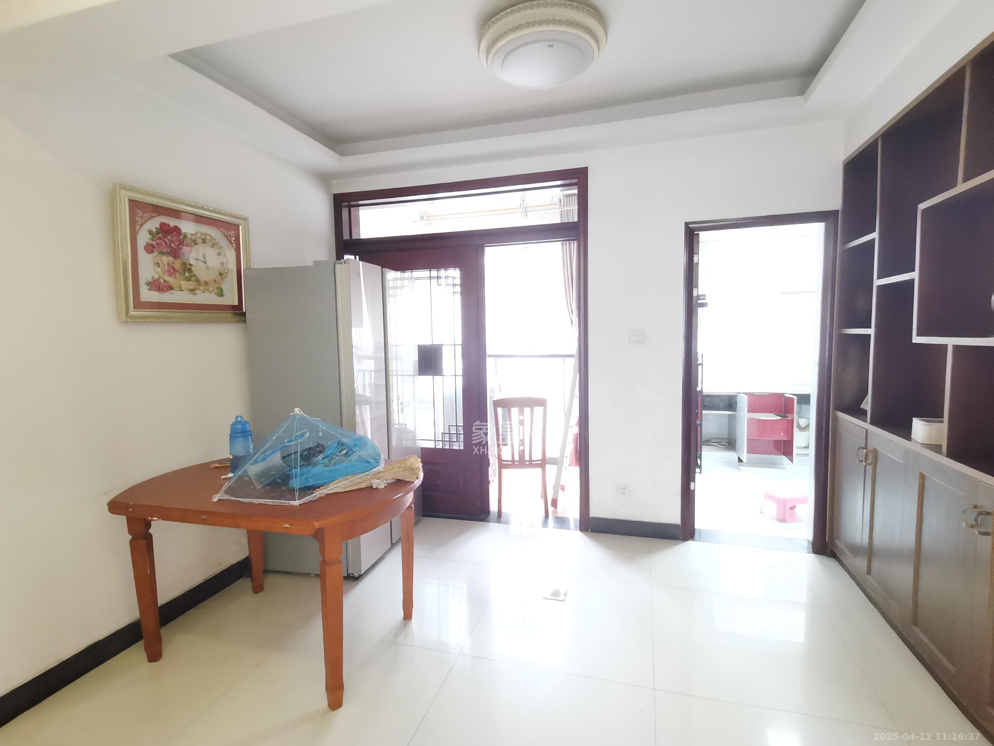 嘉盛华庭(一期、二期、三期) 3室2厅1卫 2900.0元/月 嘉盛华庭(一期、二期、三期) 3室2厅1卫 2900.0元/月室内图