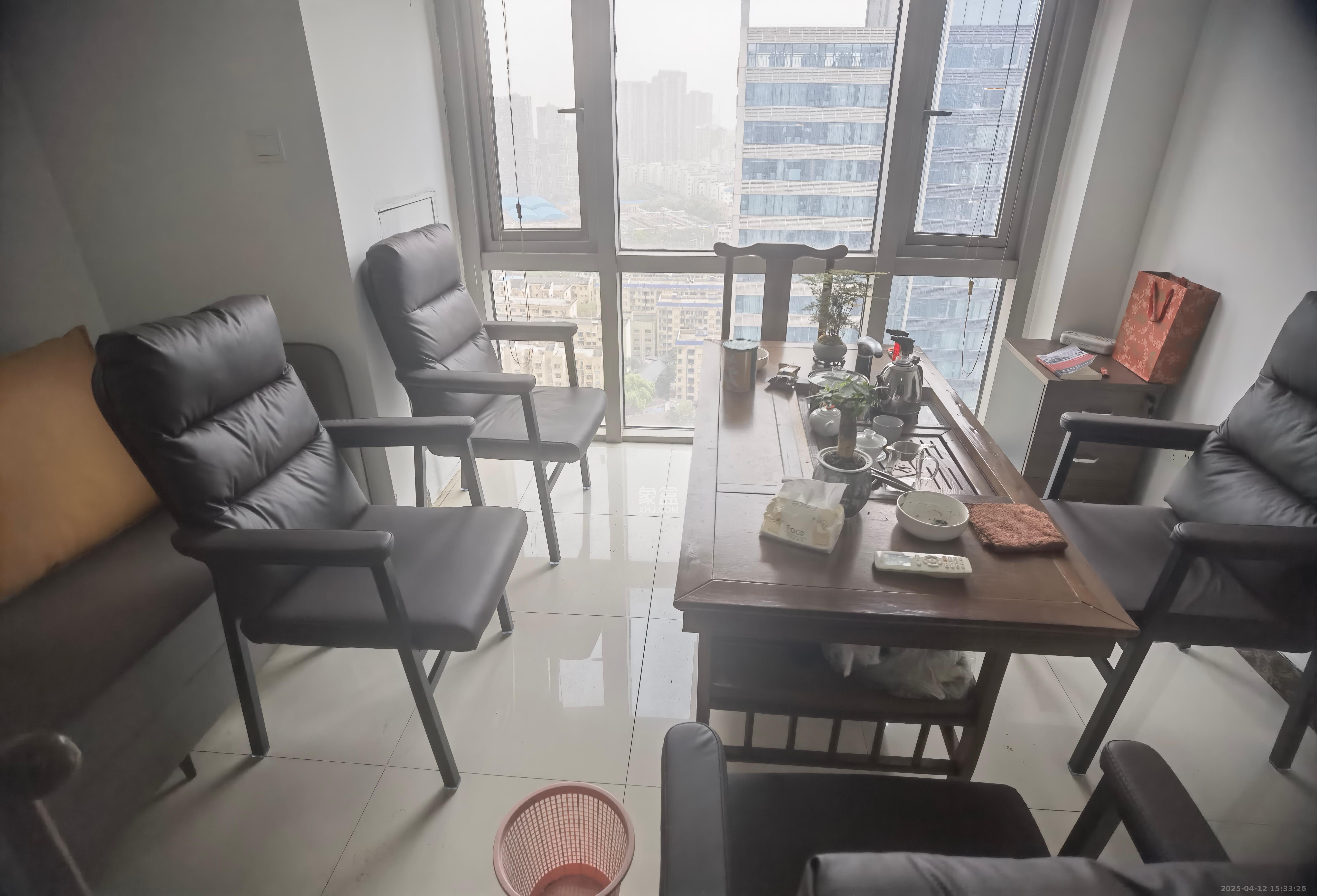 奥克斯广场 1室1厅1卫 2000.0元/月 奥克斯广场 1室1厅1卫 2000.0元/月室内图