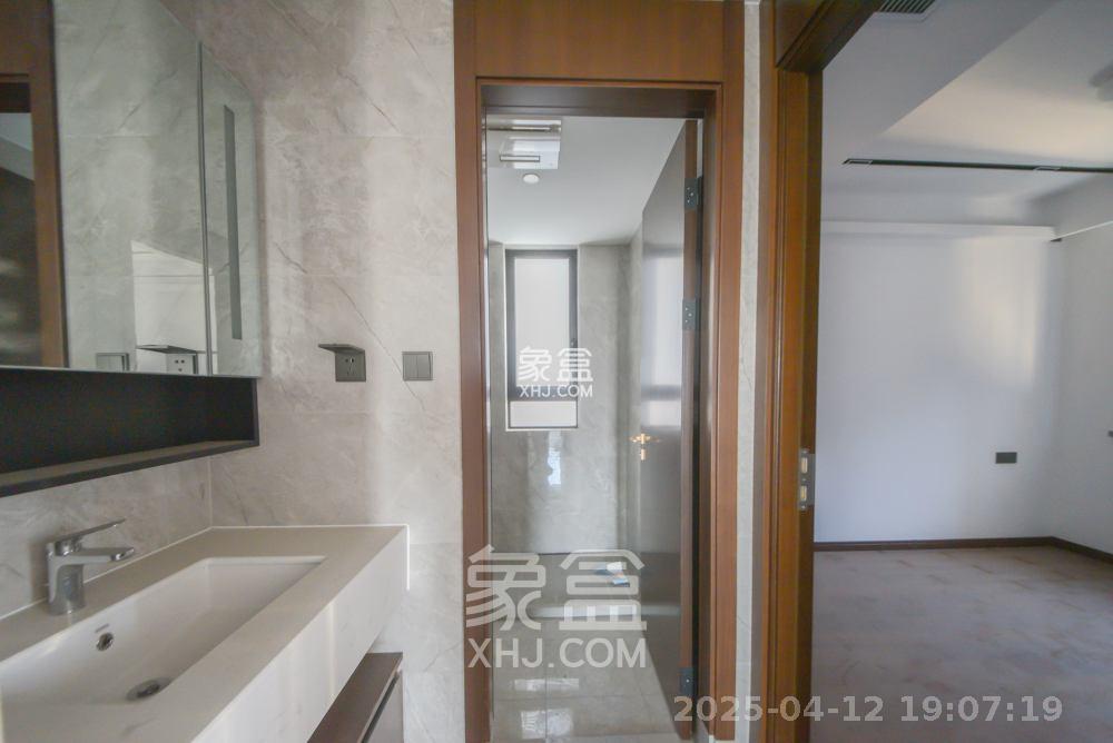 万科魅力之城  4室2厅2卫   4300.00元/月室内图