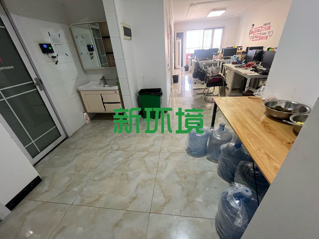 南门口安置小区一期  3室2厅2卫   75.00万客厅