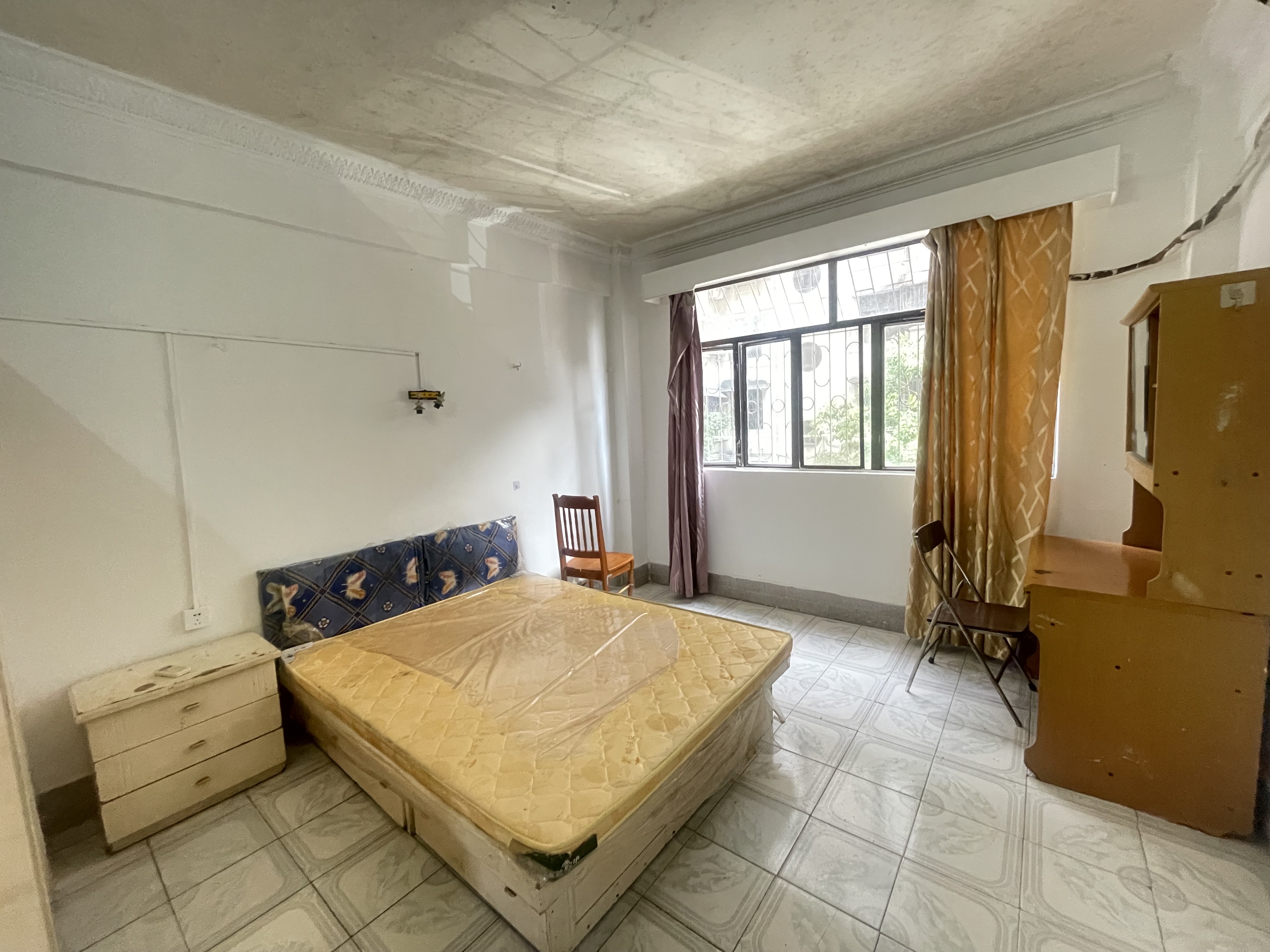 海口市公安局金龙宿舍区  13室2厅1卫    100.0万 海口市公安局金龙宿舍区  13室2厅1卫    100.0万客厅