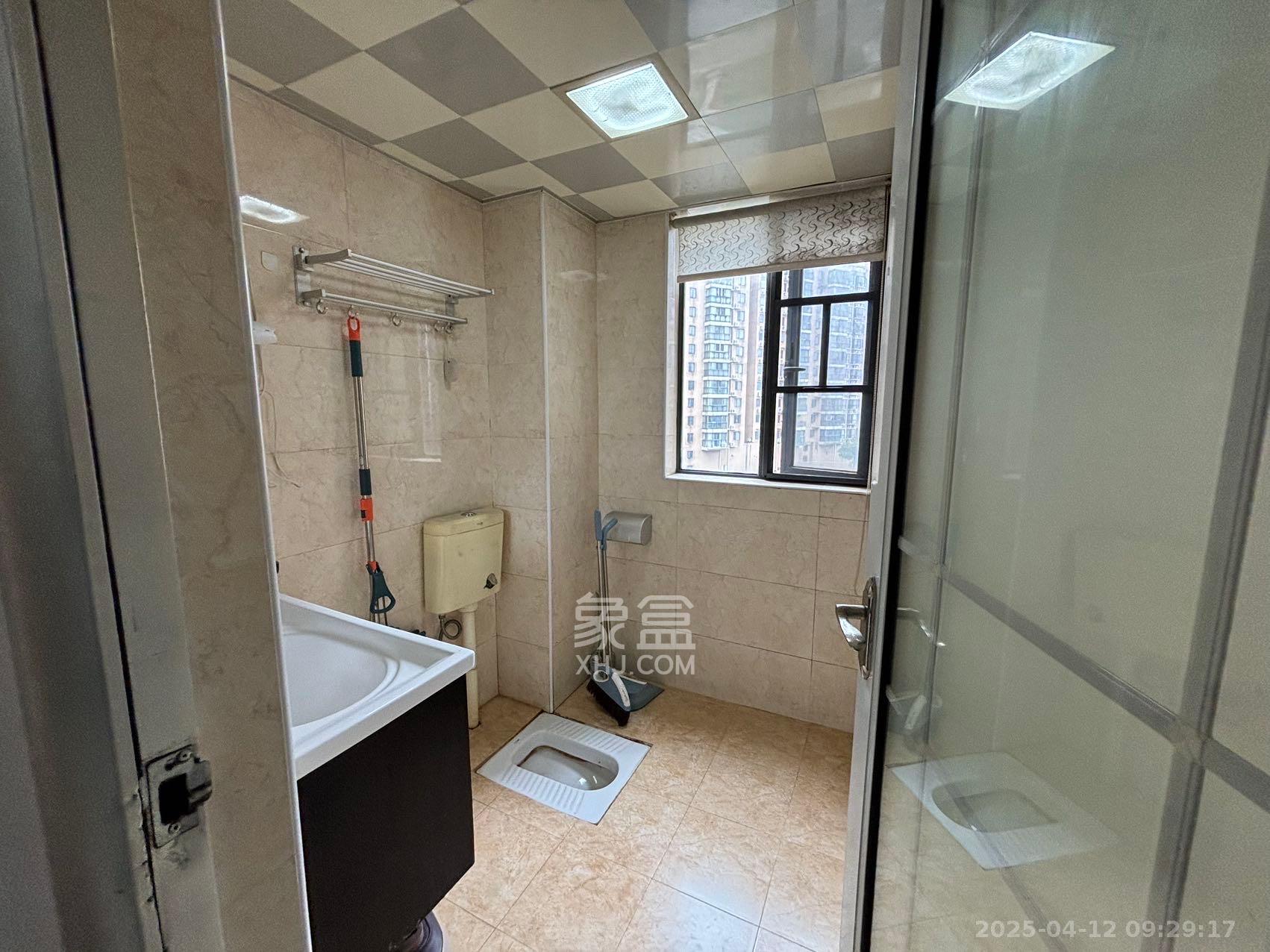 万芙锦城  2室1厅1卫   2300.00元/月室内图