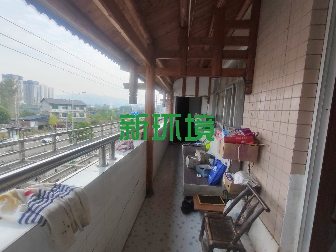 市委四号院  3室2厅2卫   59.80万客厅