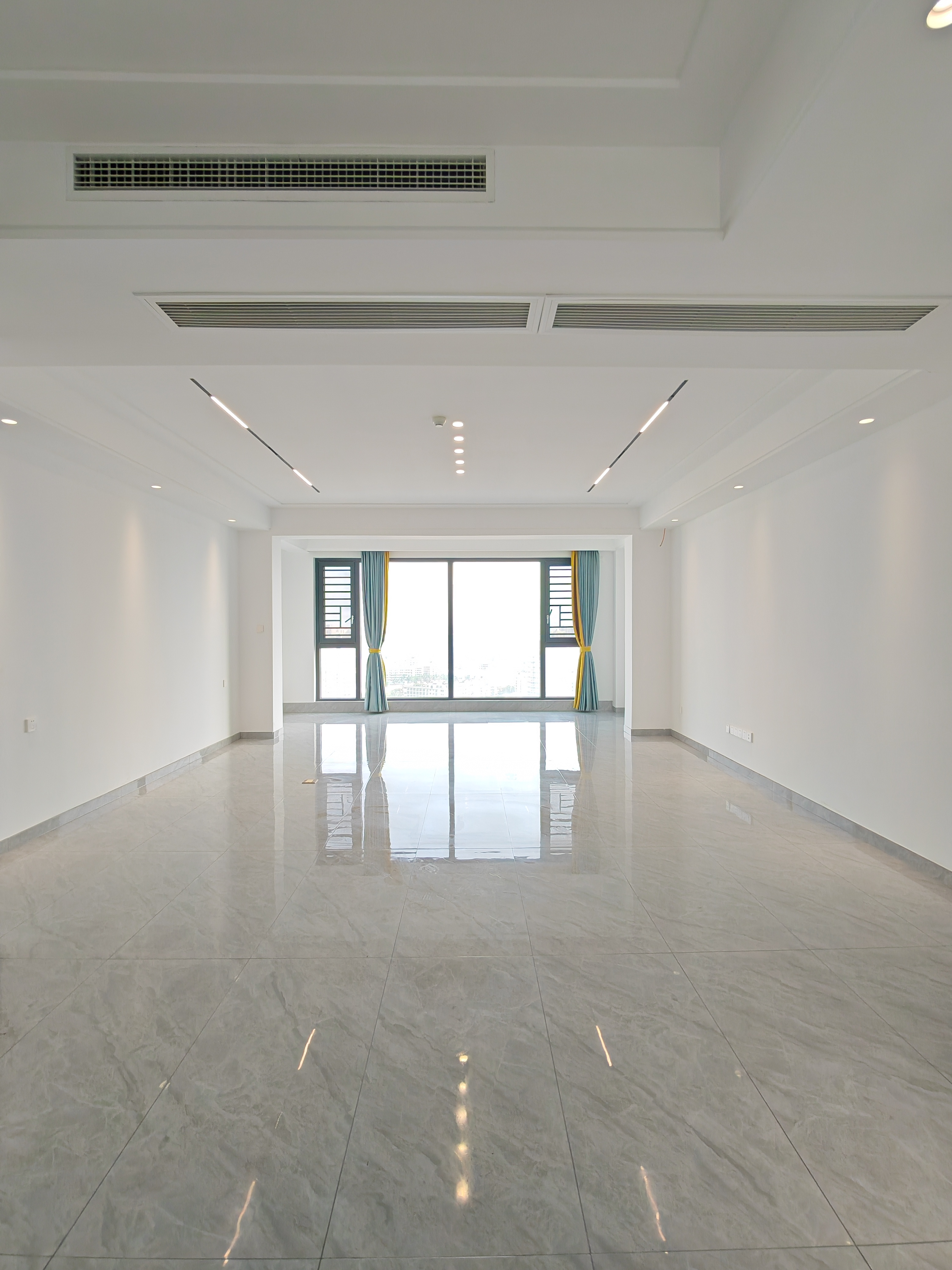 富力首府 3室2厅2卫 470.0万 富力首府 3室2厅2卫 470.0万客厅