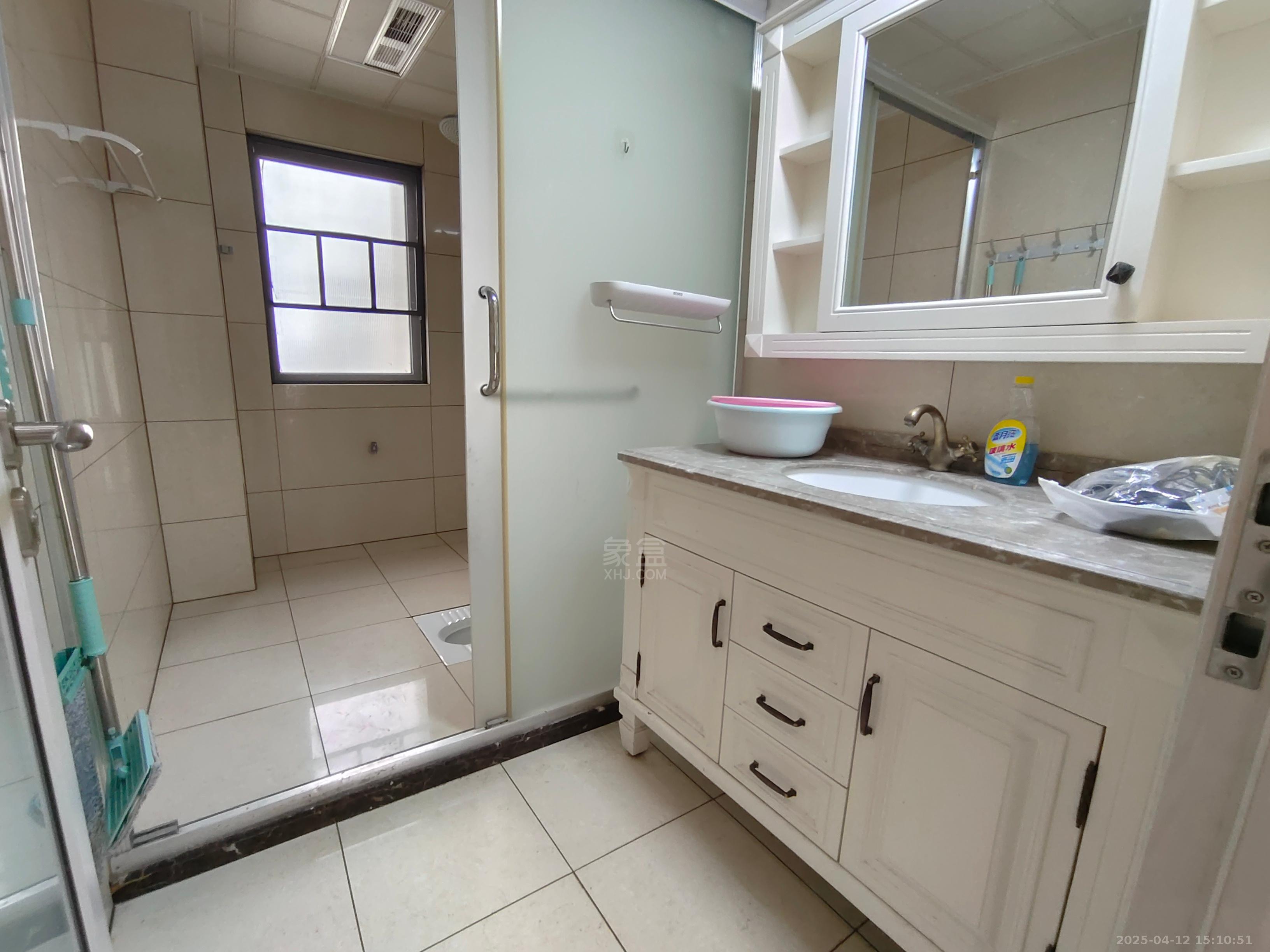 中建御山和苑 4室2厅2卫 2650.0元/月 中建御山和苑 4室2厅2卫 2650.0元/月室内图