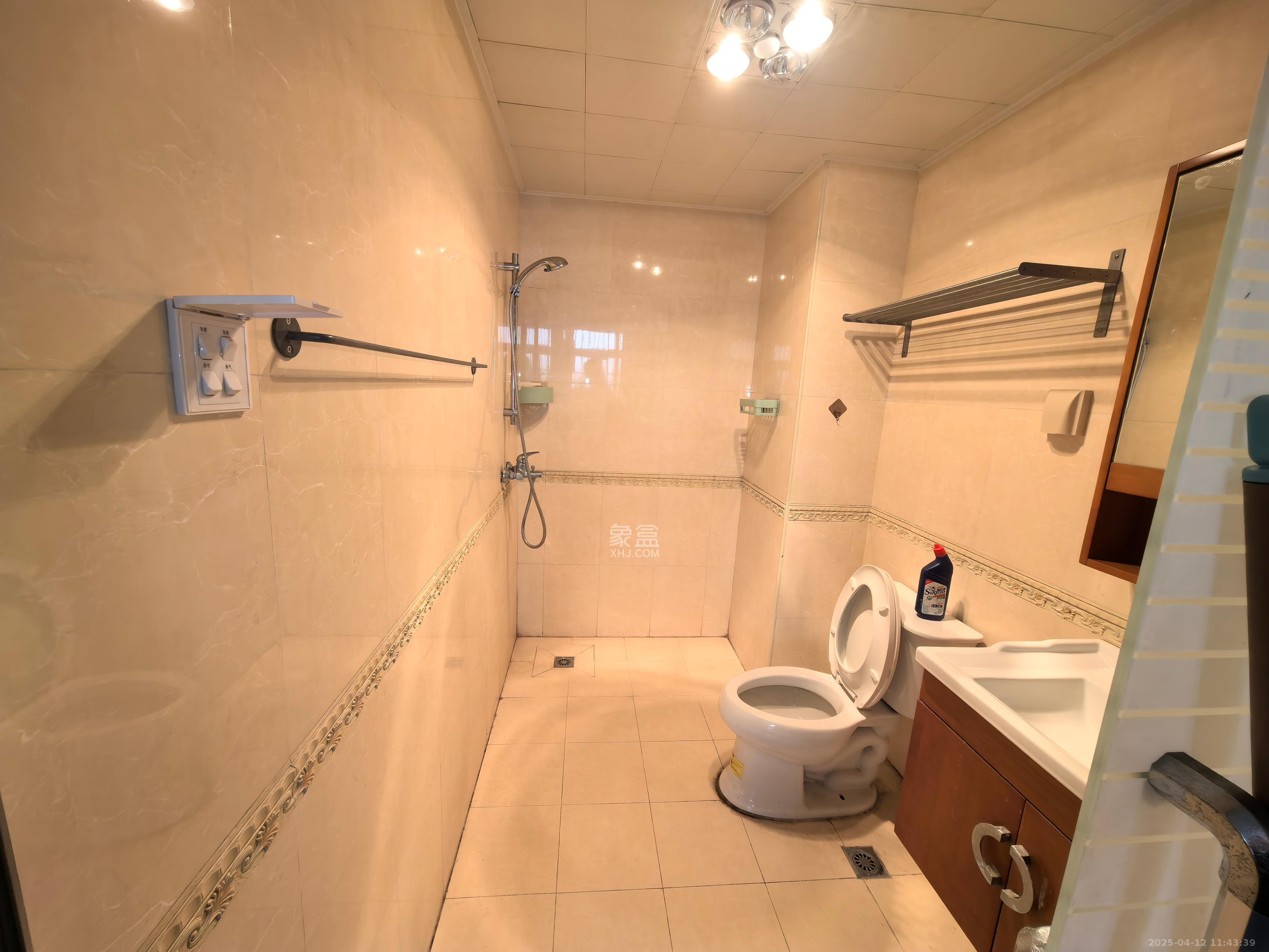 环宇天地、中海地产（中信城市广场二期）  2室2厅1卫    1600.0元/月室内图