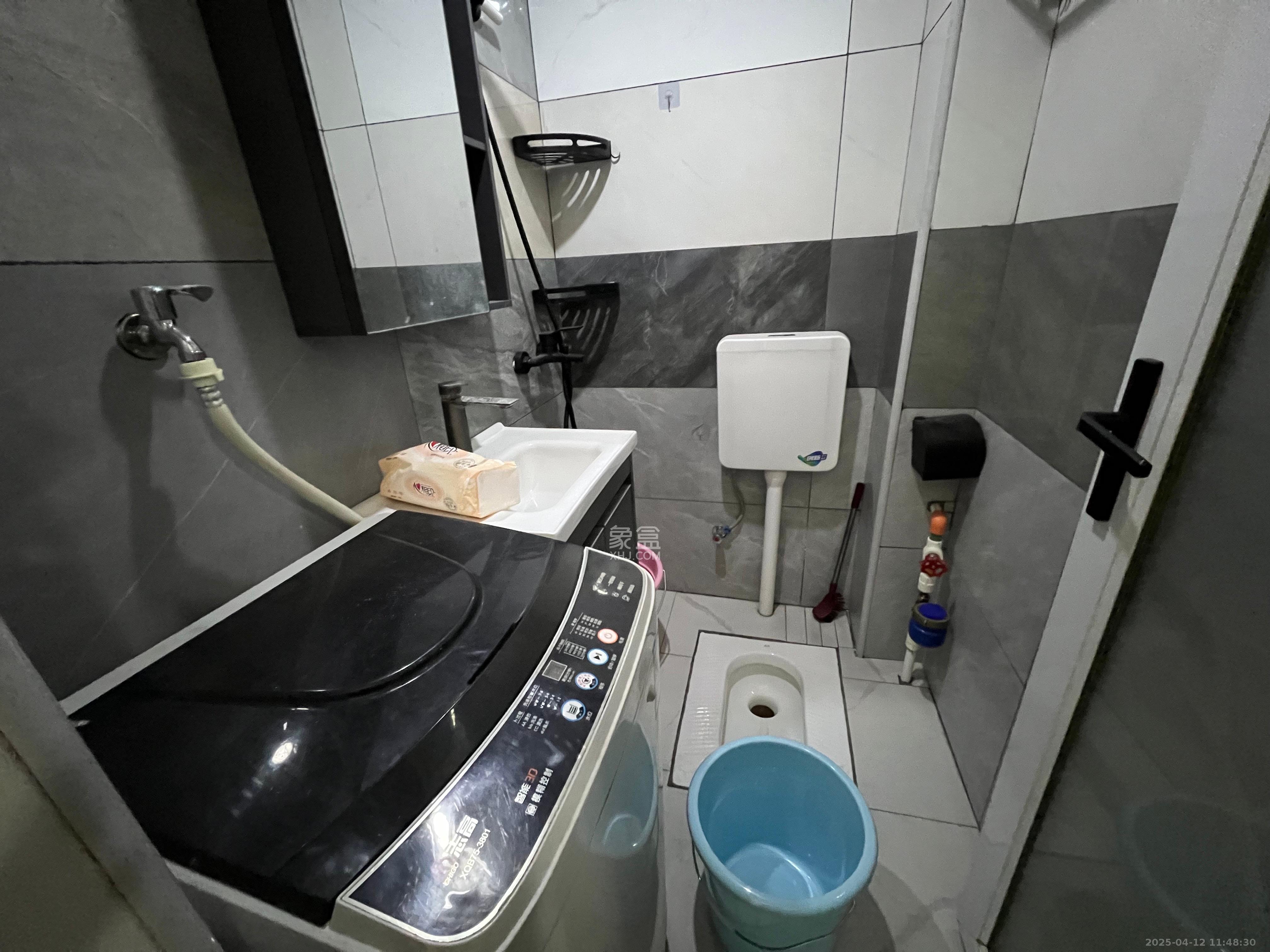 上碧湘街散盘 1室0厅1卫 1100.0元/月 上碧湘街散盘 1室0厅1卫 1100.0元/月室内图