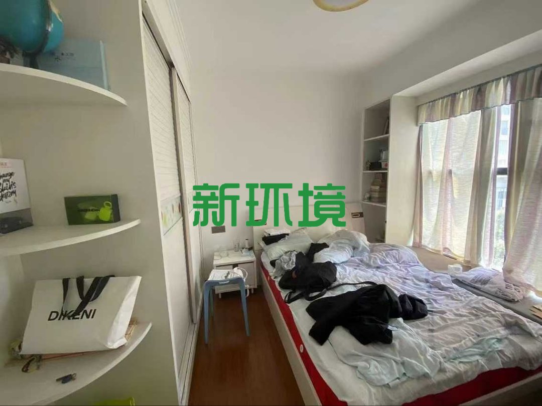 御花园  3室2厅2卫   78.00万客厅