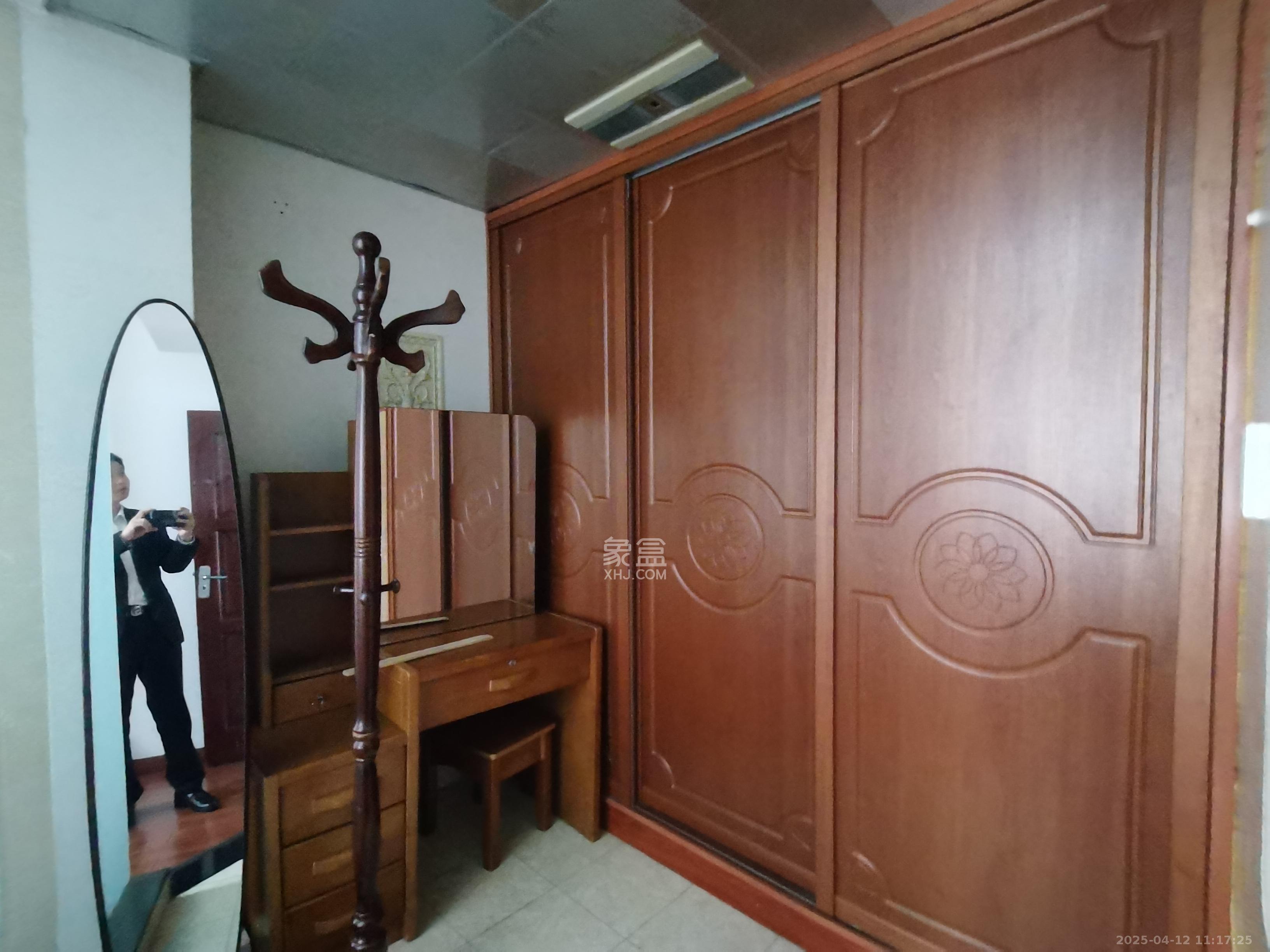 嘉盛华庭(一期、二期、三期) 3室2厅1卫 2900.0元/月 嘉盛华庭(一期、二期、三期) 3室2厅1卫 2900.0元/月室内图