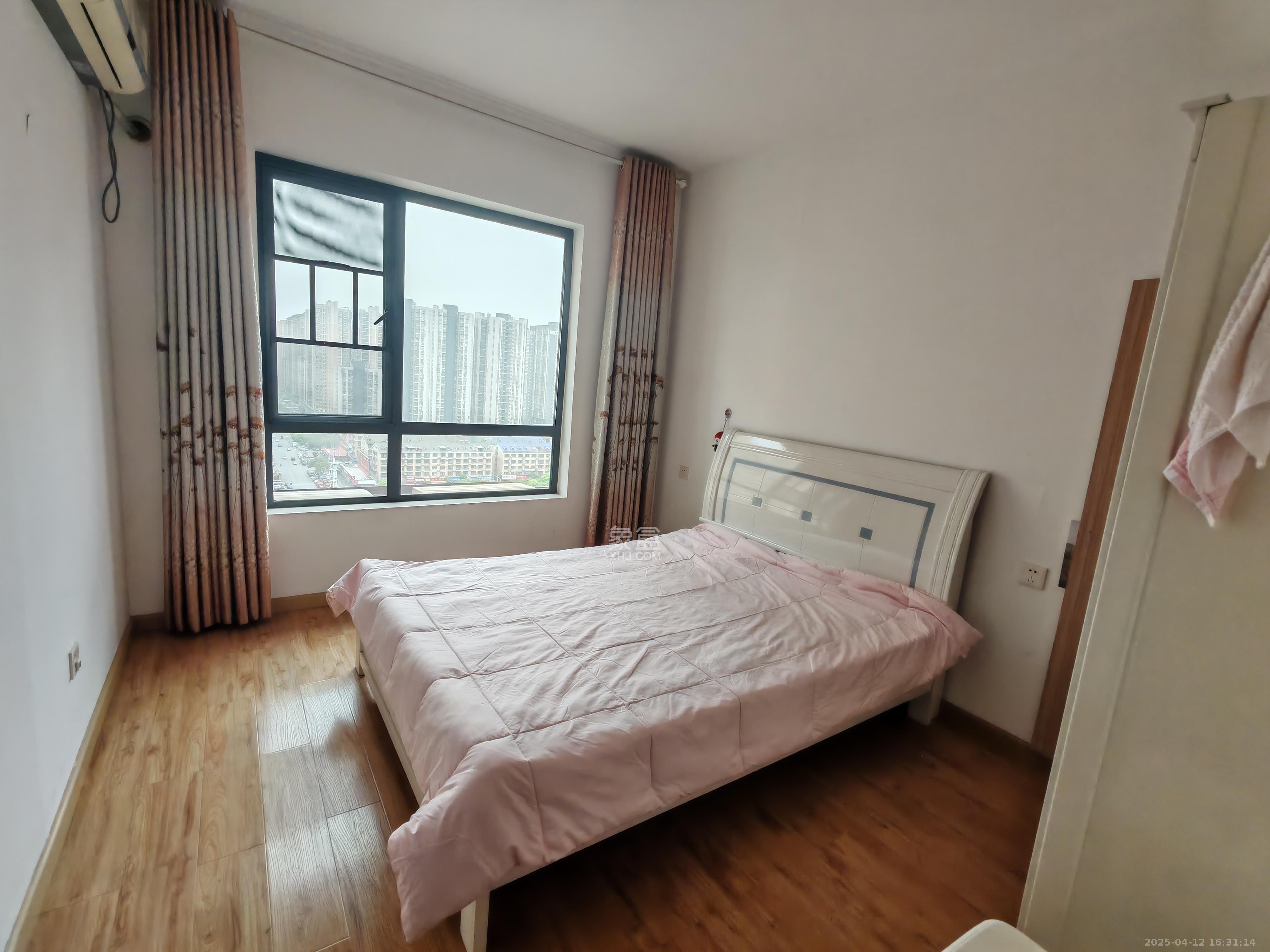 中国铁建国际城二期  3室2厅1卫    1800.0元/月 中国铁建国际城二期  3室2厅1卫    1800.0元/月室内图