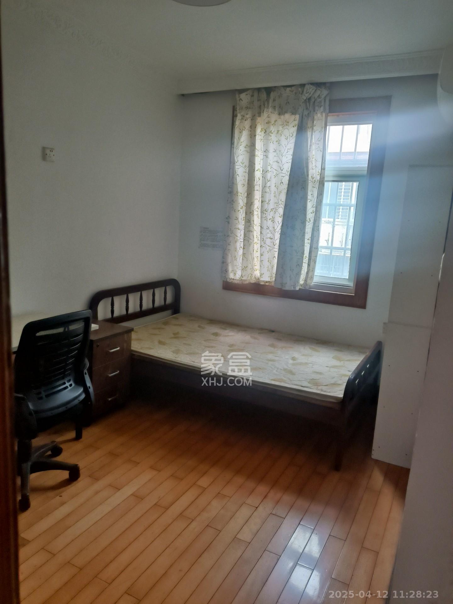 长岭包装宿舍  3室2厅1卫    2600.0元/月 长岭包装宿舍  3室2厅1卫    2600.0元/月室内图