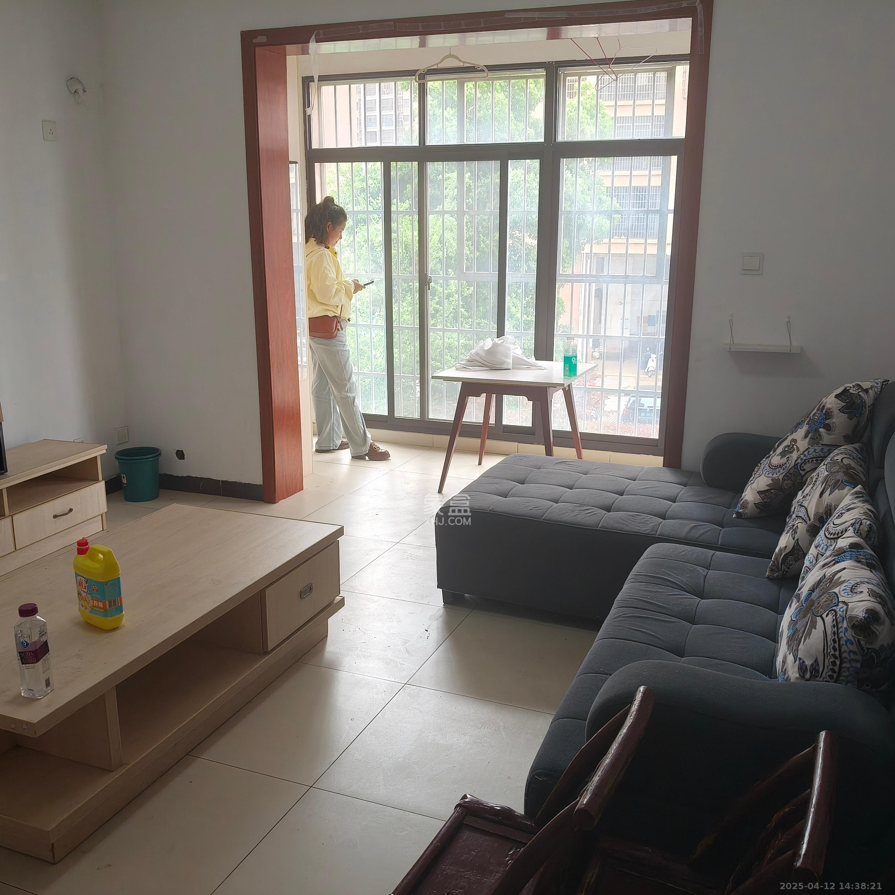 华龙家园(和泰家园)  1室1厅1卫    1200.0元/月 华龙家园(和泰家园)  1室1厅1卫    1200.0元/月室内图