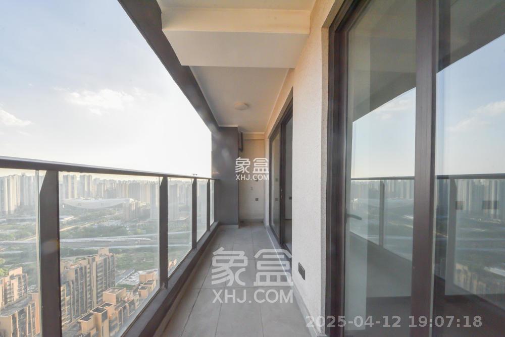 万科魅力之城  4室2厅2卫   4300.00元/月室内图