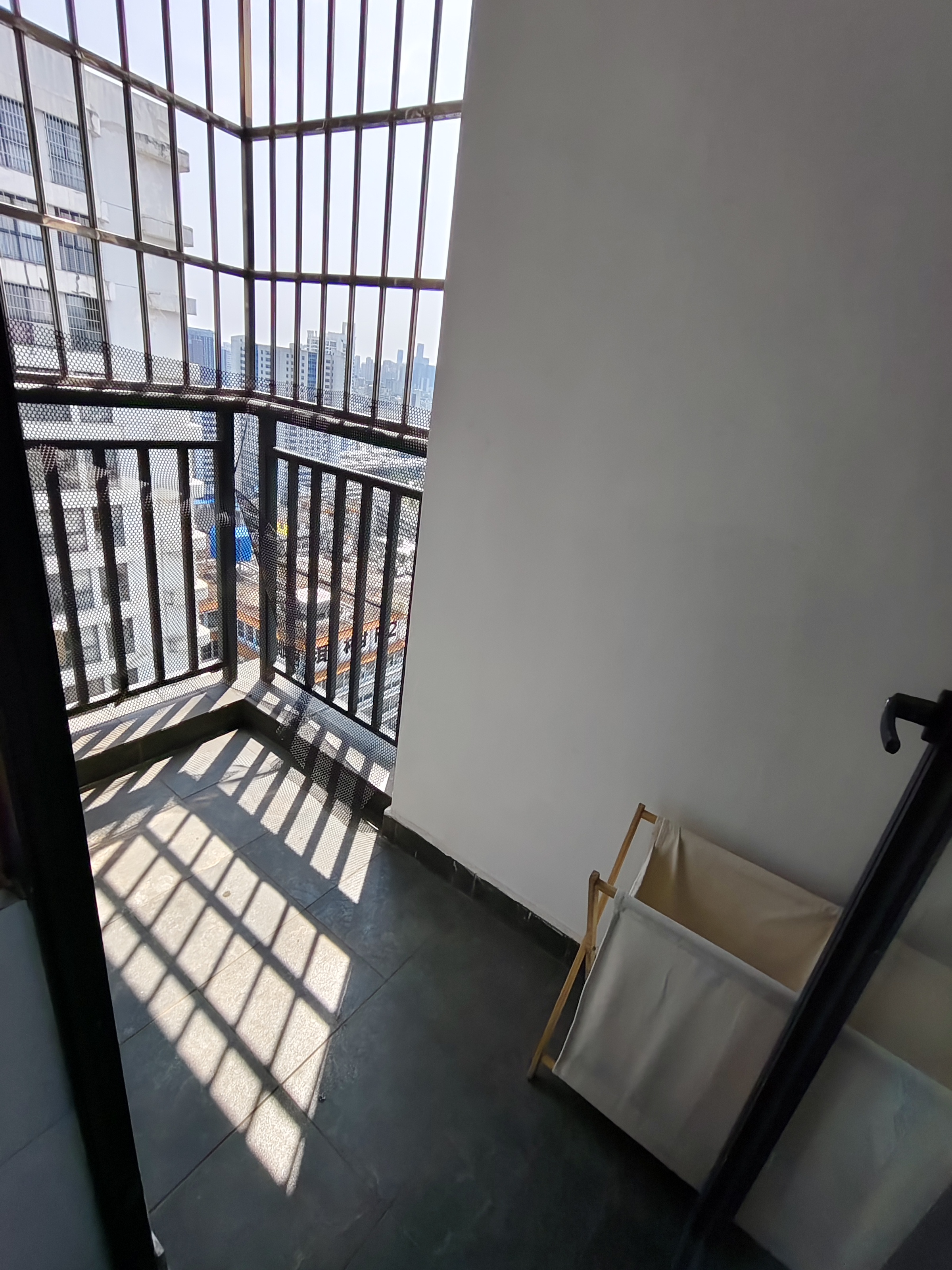 椰岛广场  3室2厅1卫   3200.00元/月室内图