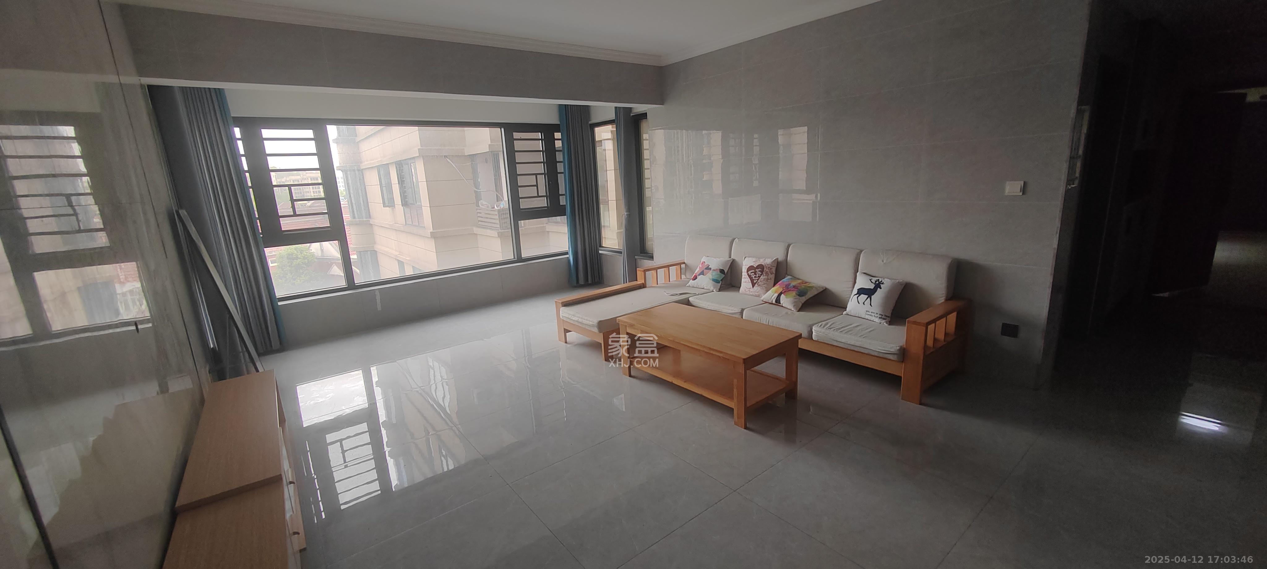 润和山水郡  4室2厅2卫    2300.0元/月 润和山水郡  4室2厅2卫    2300.0元/月室内图