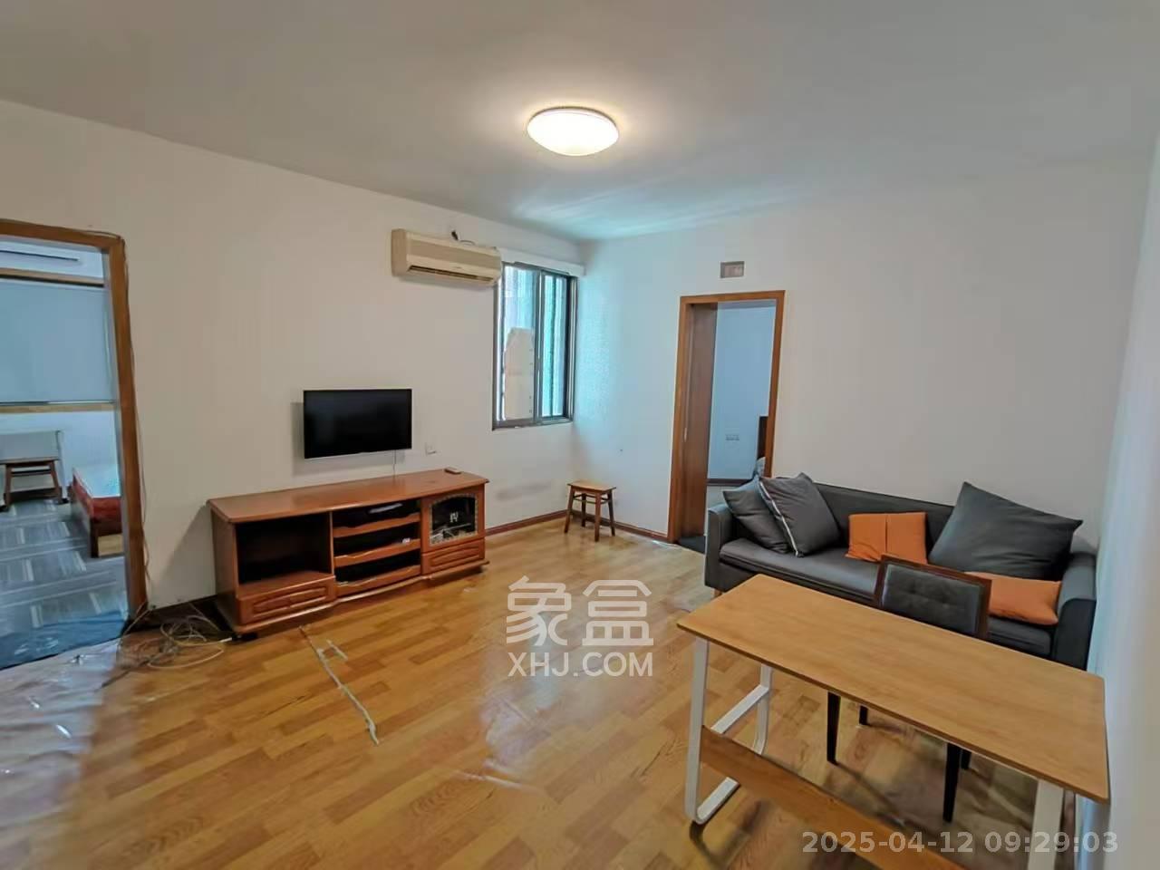 芙蓉广场农行单位宿舍 2室1厅1卫 1900.0元/月 芙蓉广场农行单位宿舍 2室1厅1卫 1900.0元/月室内图