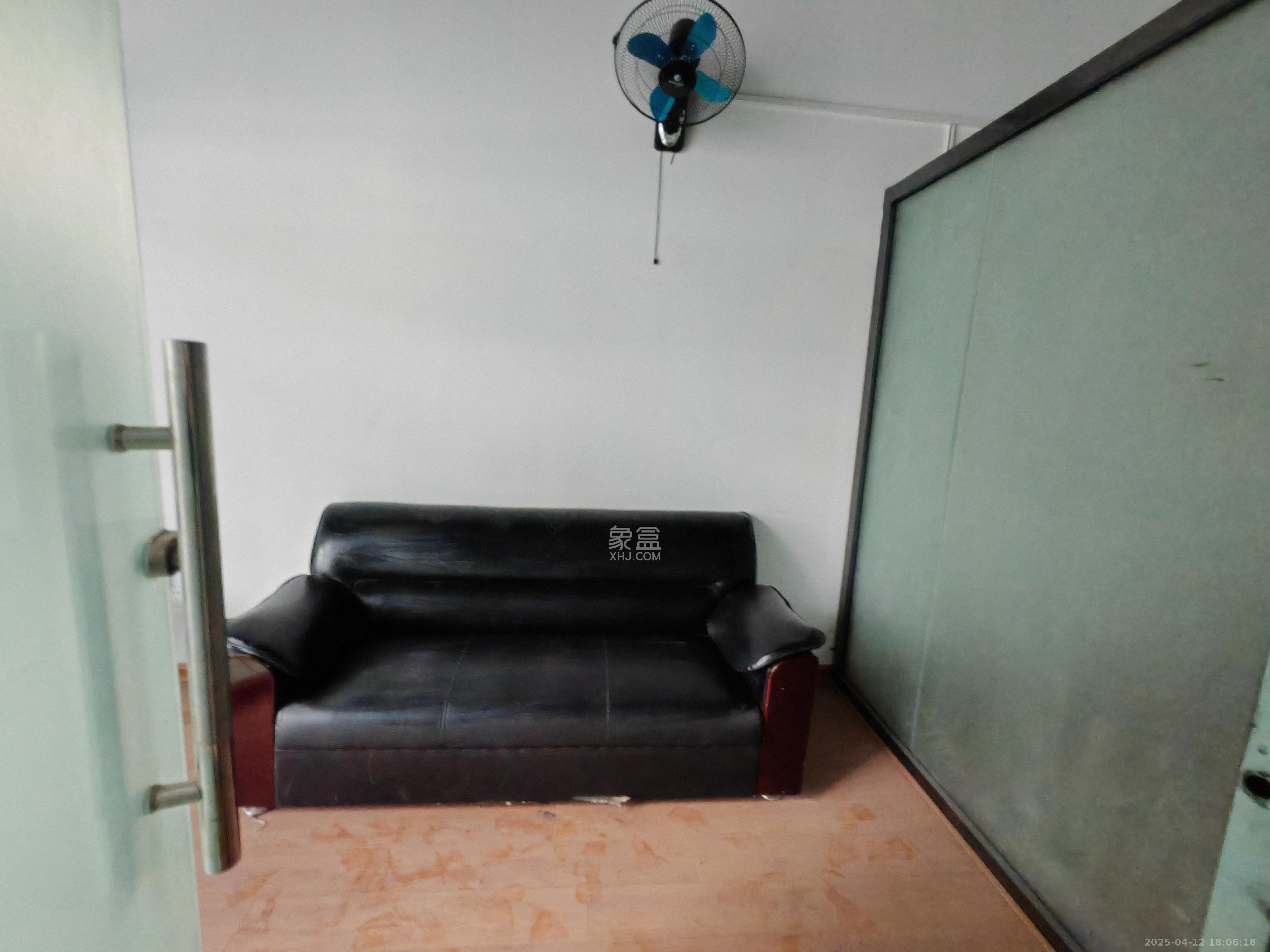 天健壹平方英里（天健芙蓉盛世二期）   98.0㎡      5000.0元/月室内图