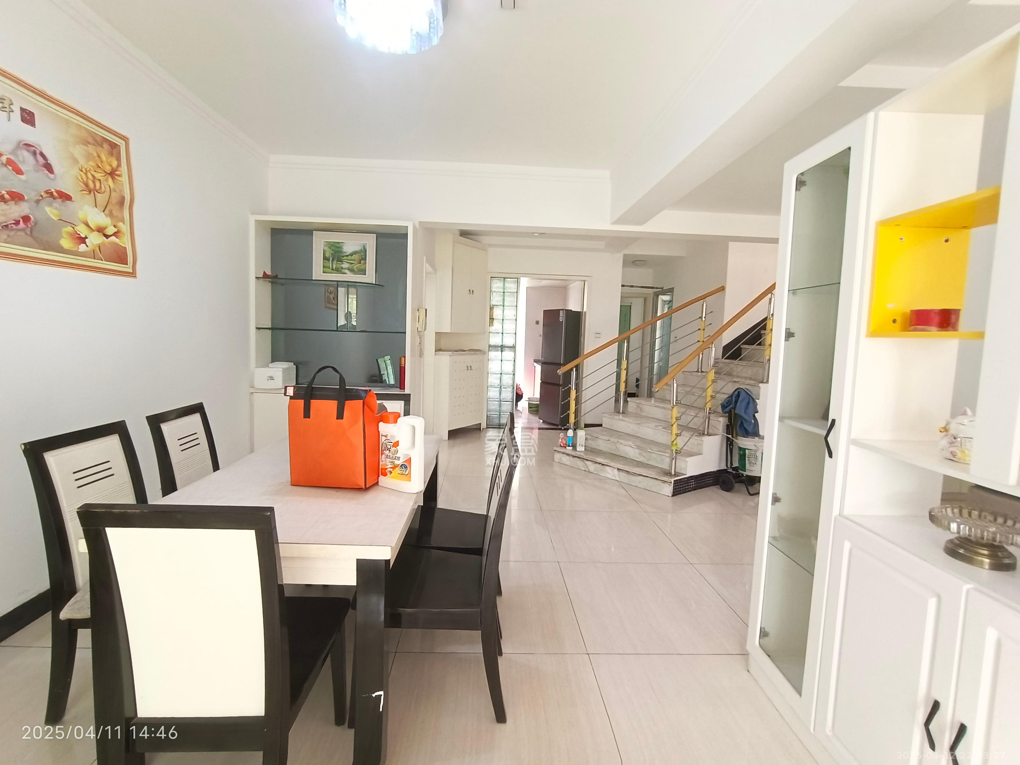 山水人家一二期 4室2厅3卫 2500.0元/月 山水人家一二期 4室2厅3卫 2500.0元/月室内图