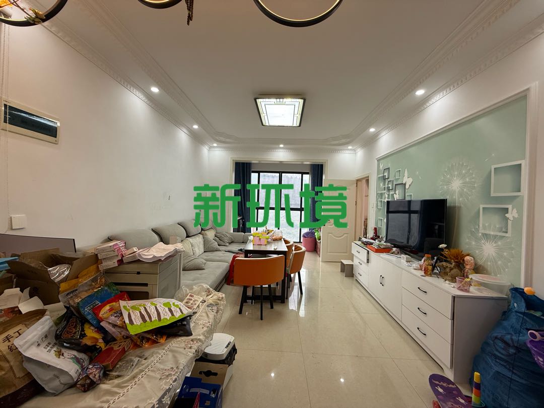 丽景天下一期  3室2厅1卫   56.80万客厅