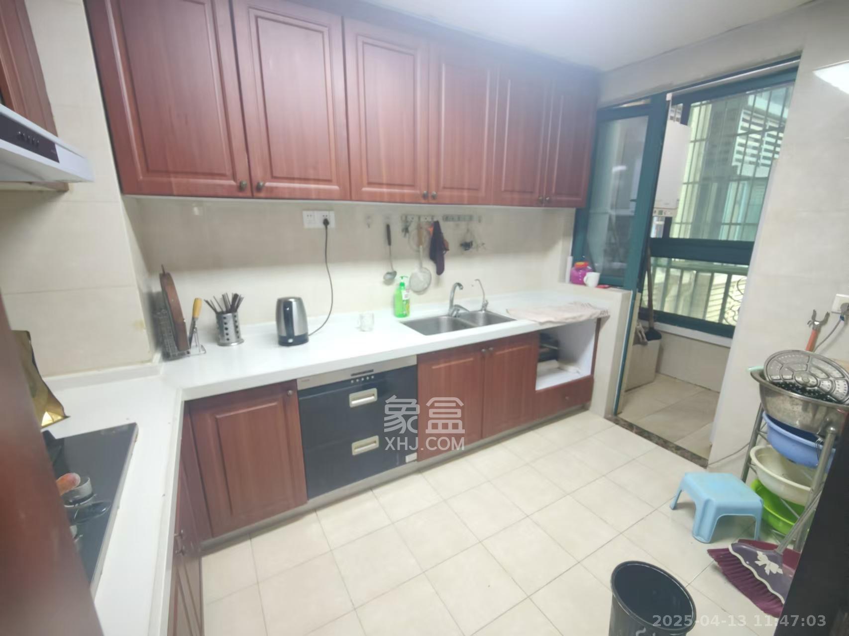 恒大雅苑 3室2厅2卫 2700.0元/月 恒大雅苑 3室2厅2卫 2700.0元/月室内图