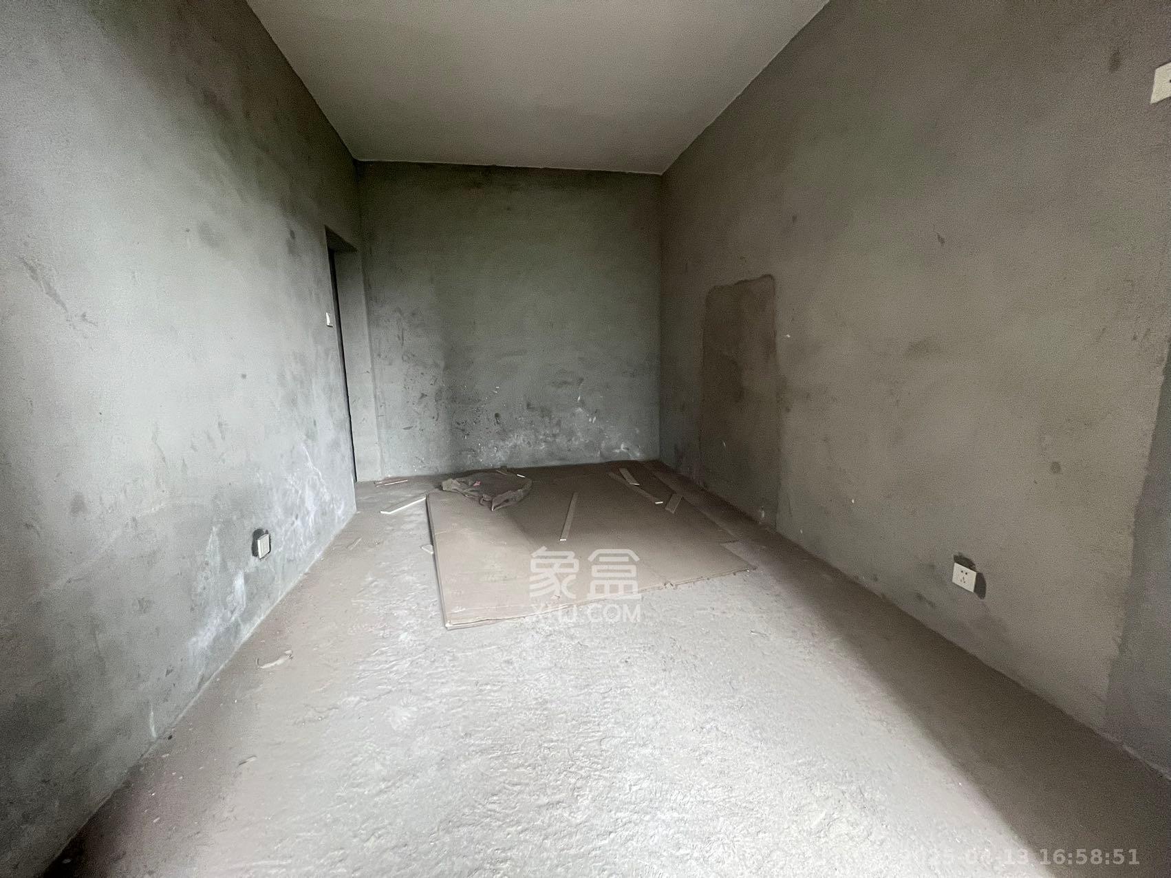 新府华城  1室1厅1卫   19.00万其他