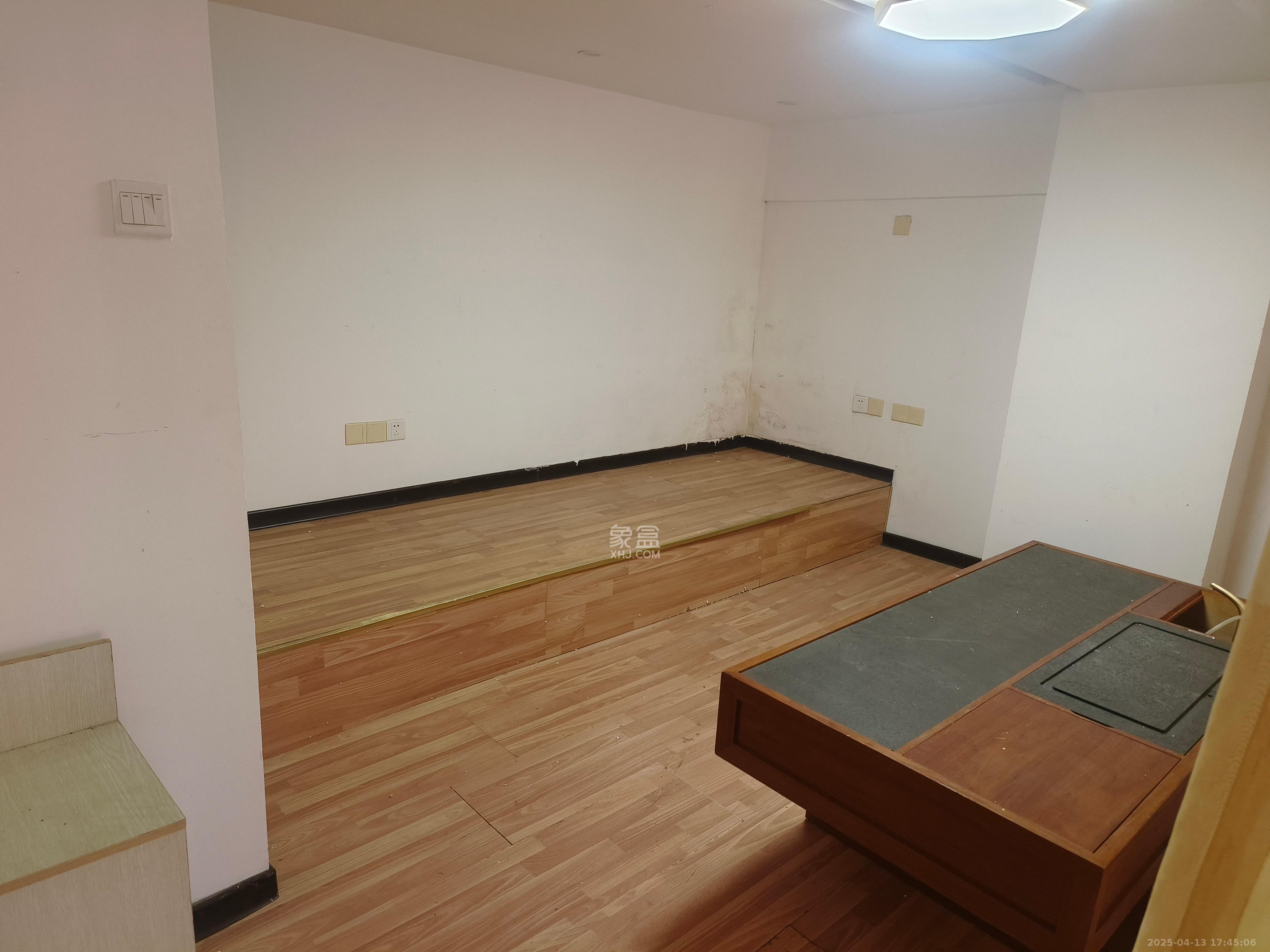 华菱蓝调国际(华菱.香墅美地) 4室2厅1卫 5000.0元/月 华菱蓝调国际(华菱.香墅美地) 4室2厅1卫 5000.0元/月室内图