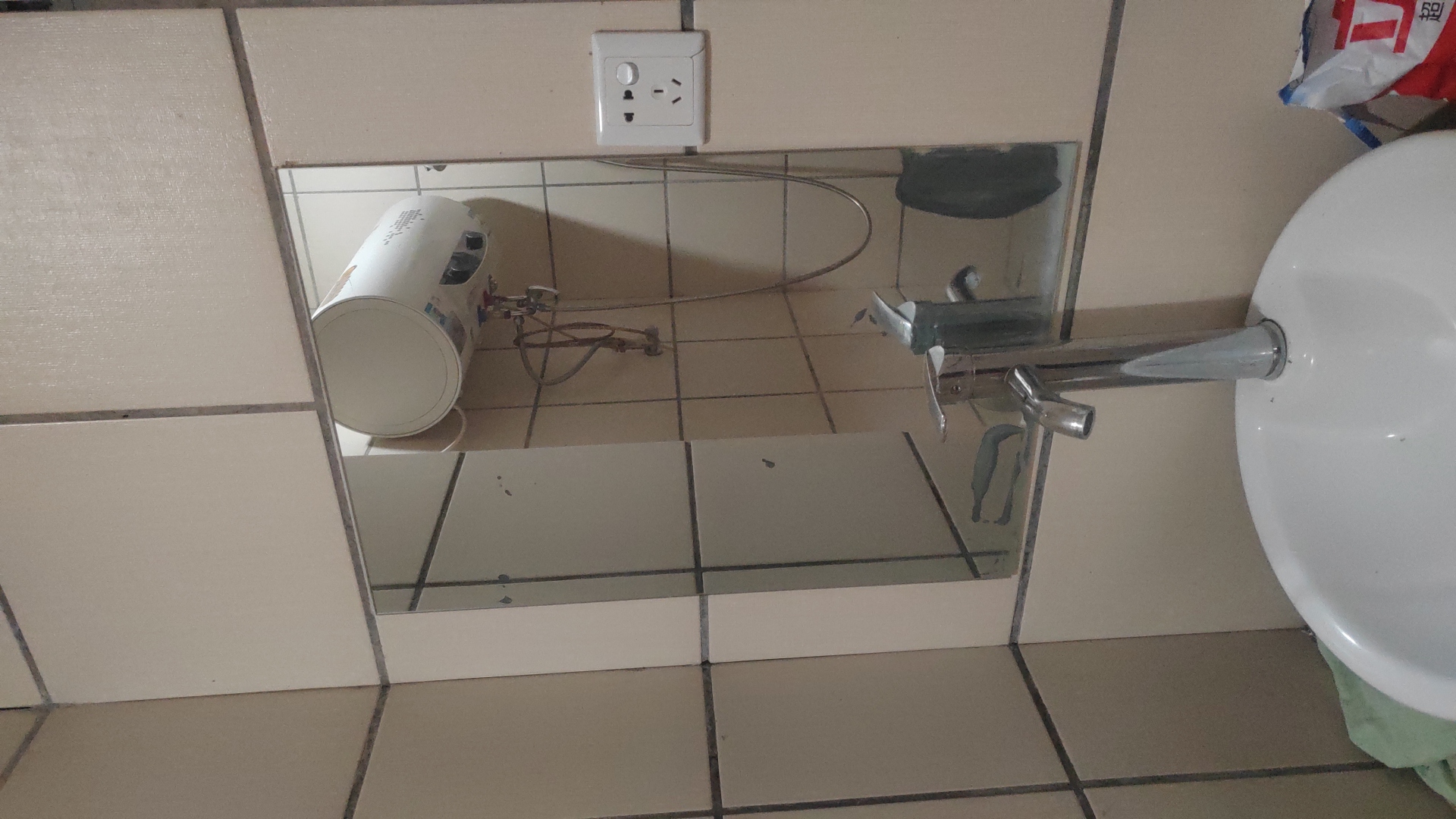 飞龙公寓  1室0厅0卫    26.0万 飞龙公寓  1室0厅0卫    26.0万客厅