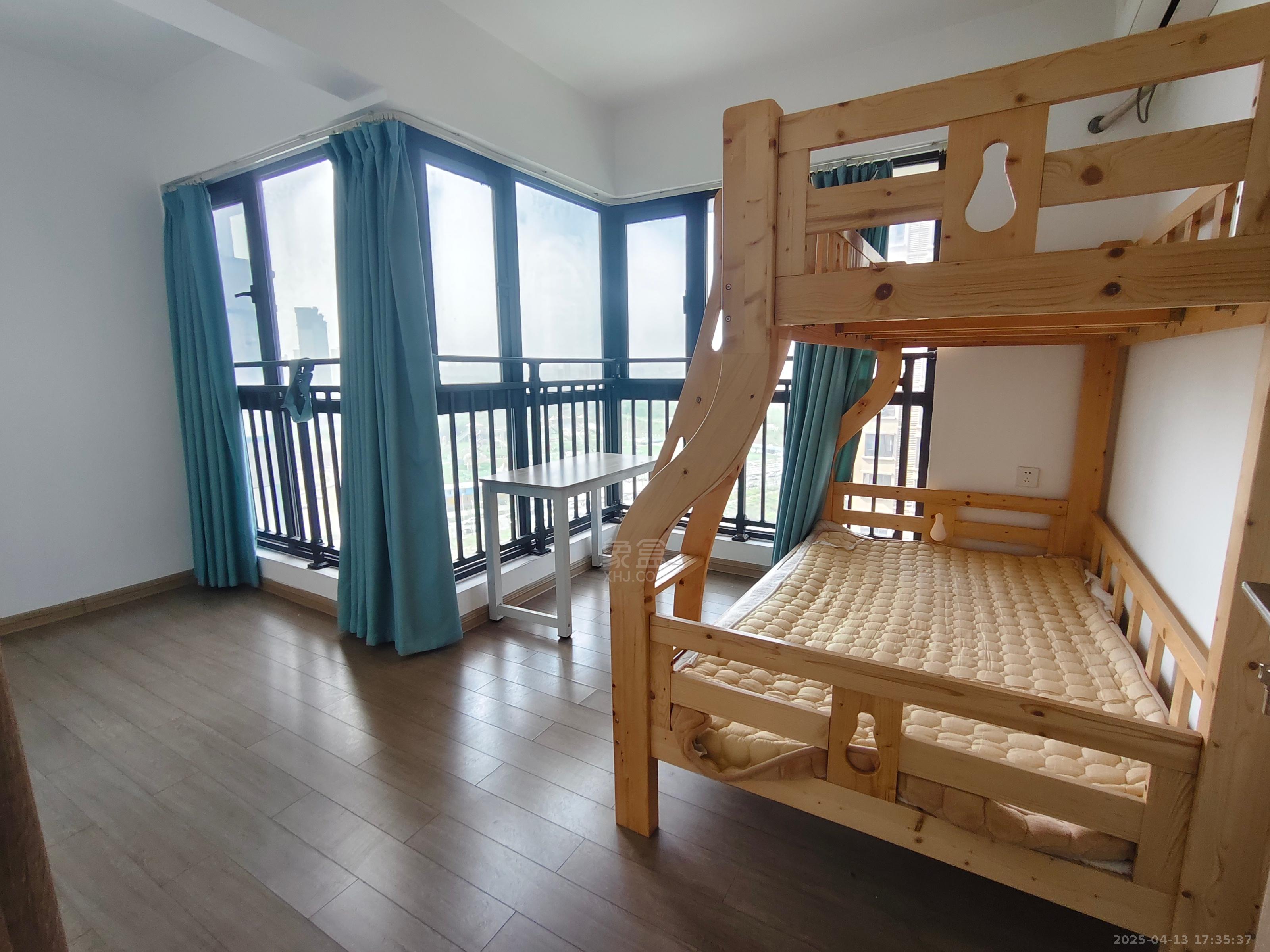 东部美的城 4室2厅2卫 2200.0元/月 东部美的城 4室2厅2卫 2200.0元/月室内图