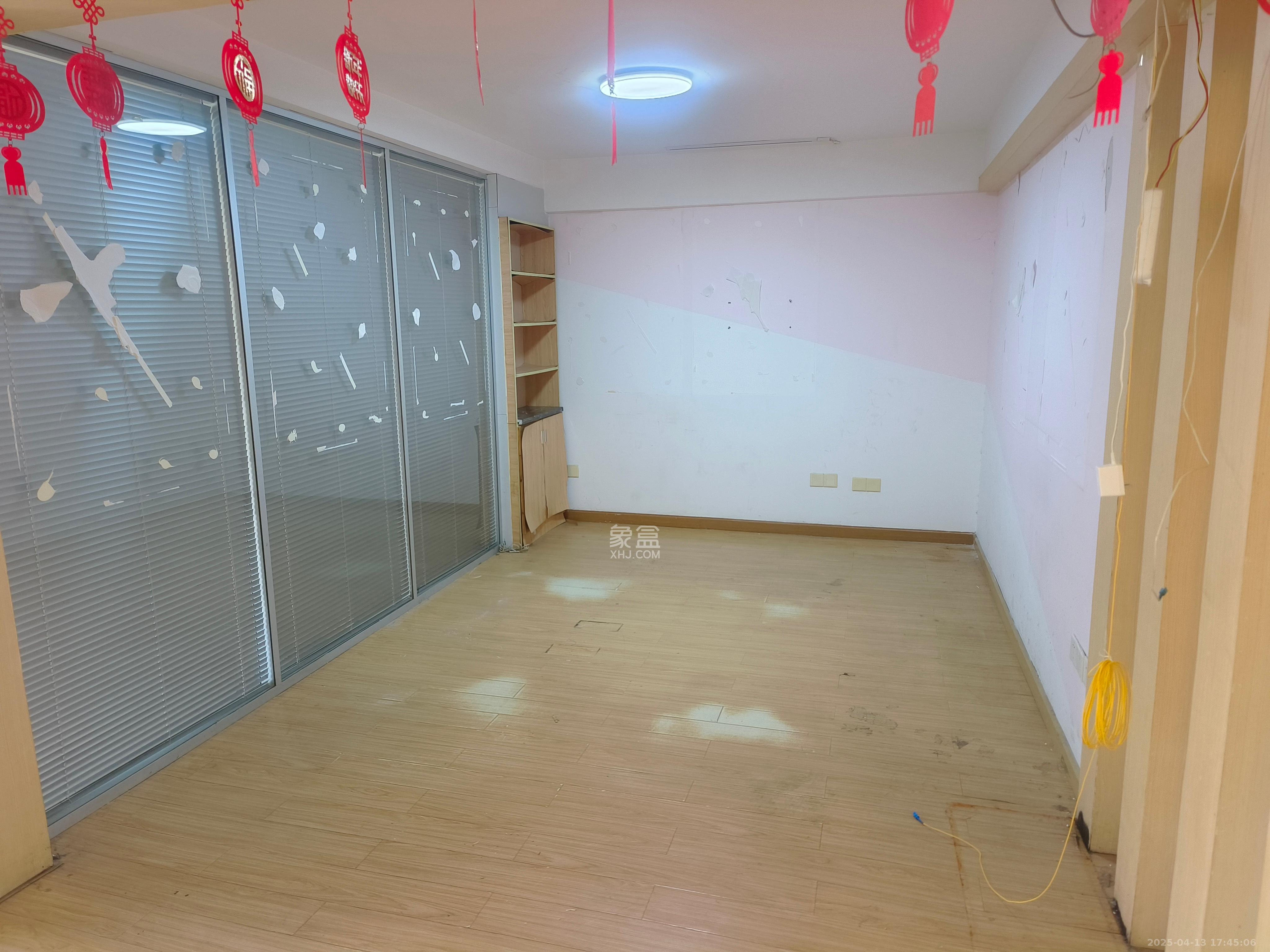 华菱蓝调国际(华菱.香墅美地) 4室2厅1卫 5000.0元/月 华菱蓝调国际(华菱.香墅美地) 4室2厅1卫 5000.0元/月室内图