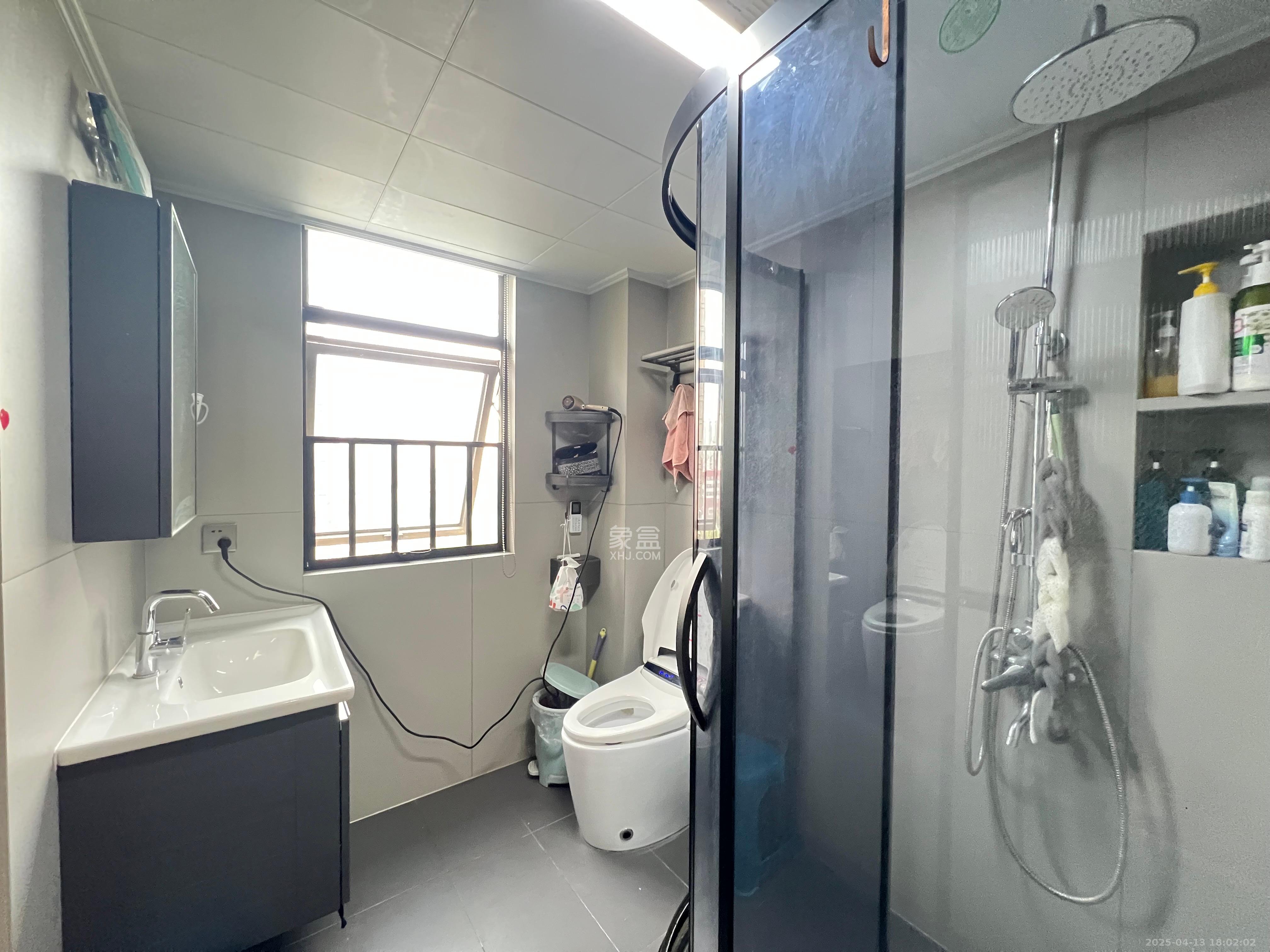 嘉雨兴园  3室2厅2卫    5000.0元/月 嘉雨兴园  3室2厅2卫    5000.0元/月室内图