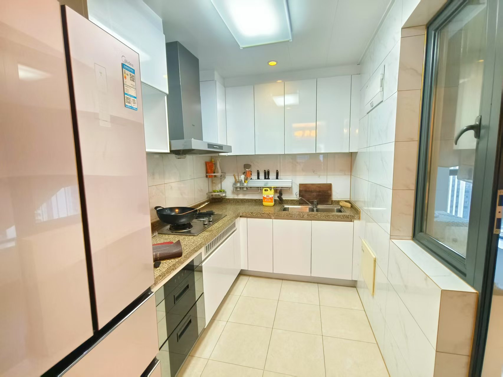 恒大华府 3室2厅1卫 2500.0元/月 恒大华府 3室2厅1卫 2500.0元/月室内图